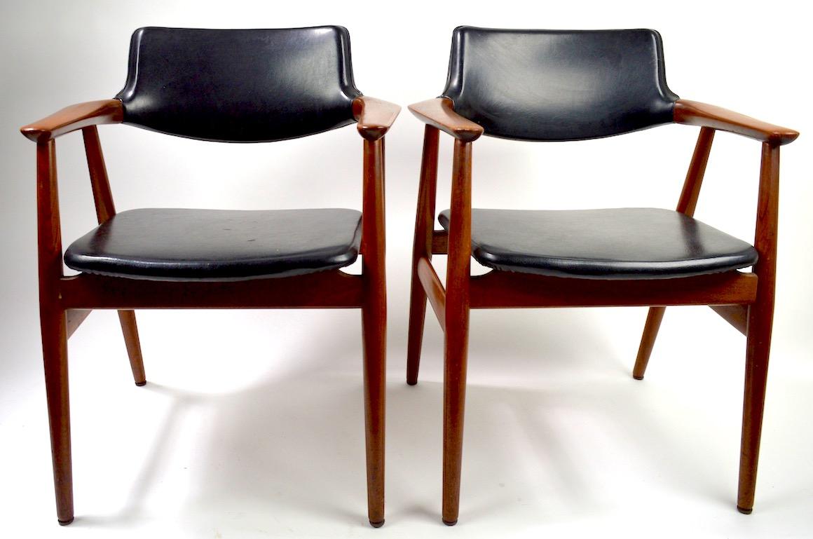 Ein Paar moderne dänische Sessel mit Teakholzgestell von Grete Jalk im Angebot 7