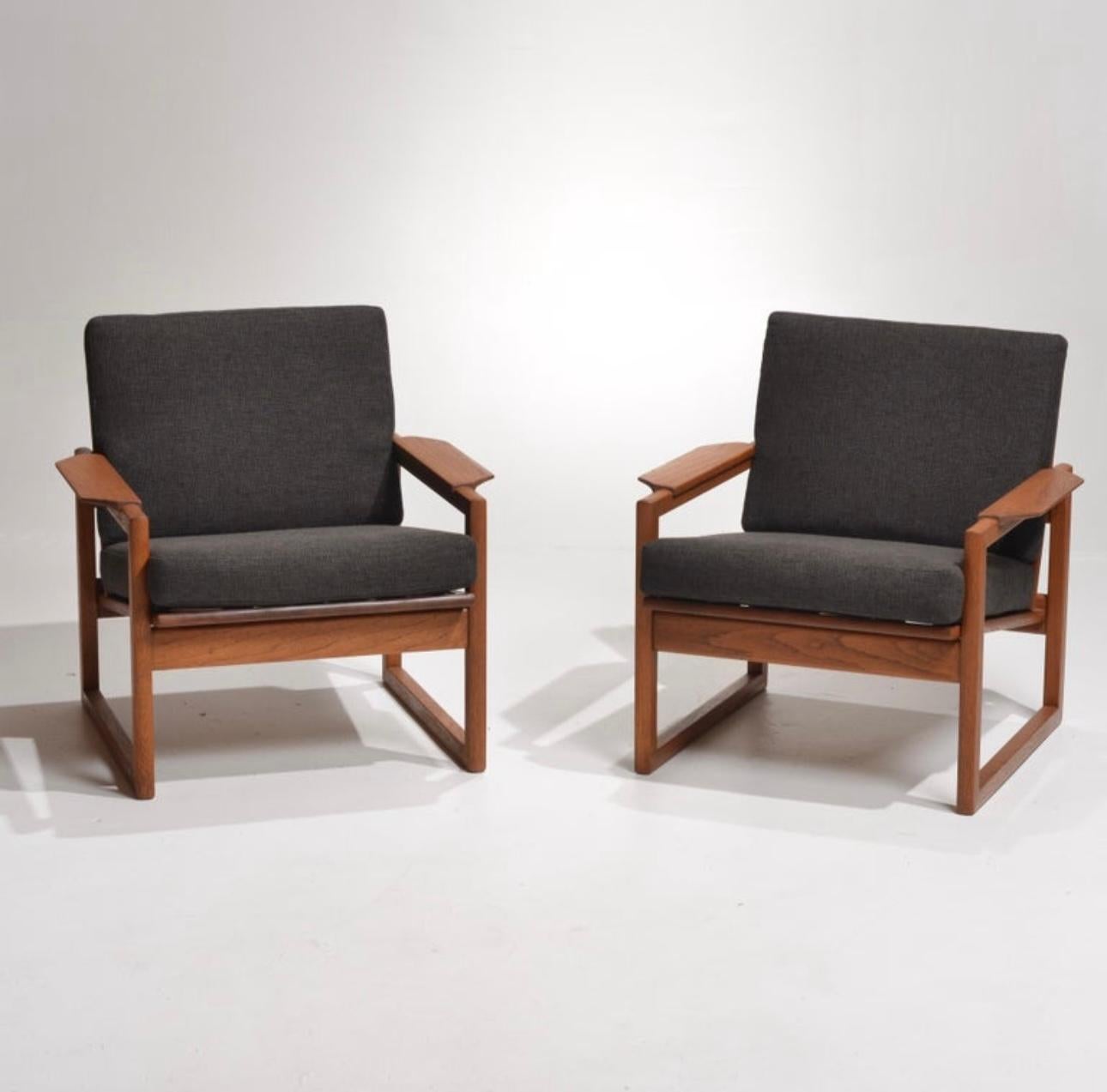 Pair of Teak Lounge Chairs by Sven Ellekaer for Komfort, Denmark, 1960s Moderno de mediados de siglo en venta