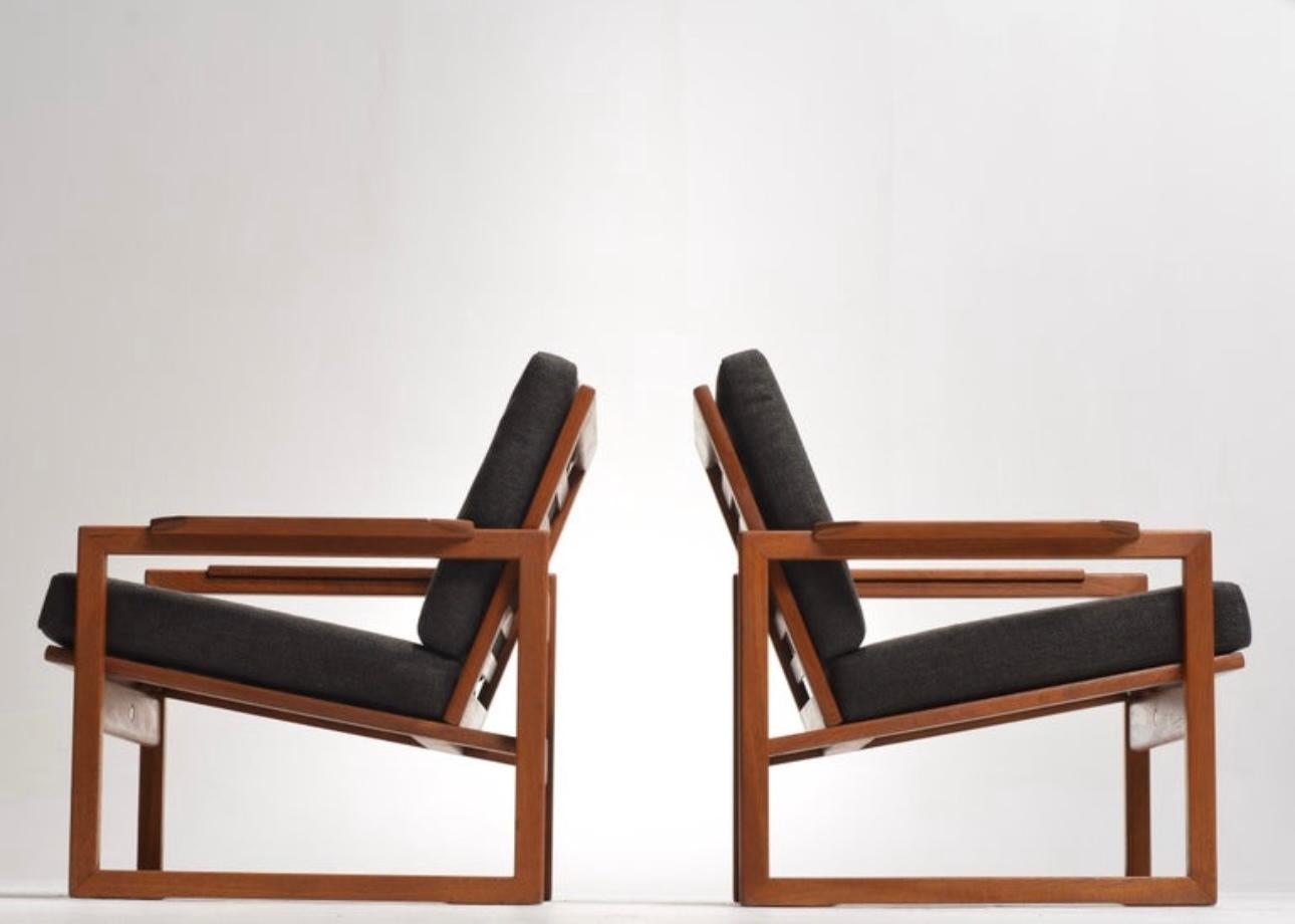 Pair of Teak Lounge Chairs by Sven Ellekaer for Komfort, Denmark, 1960s en Bueno estado para la venta en Los Angeles, CA