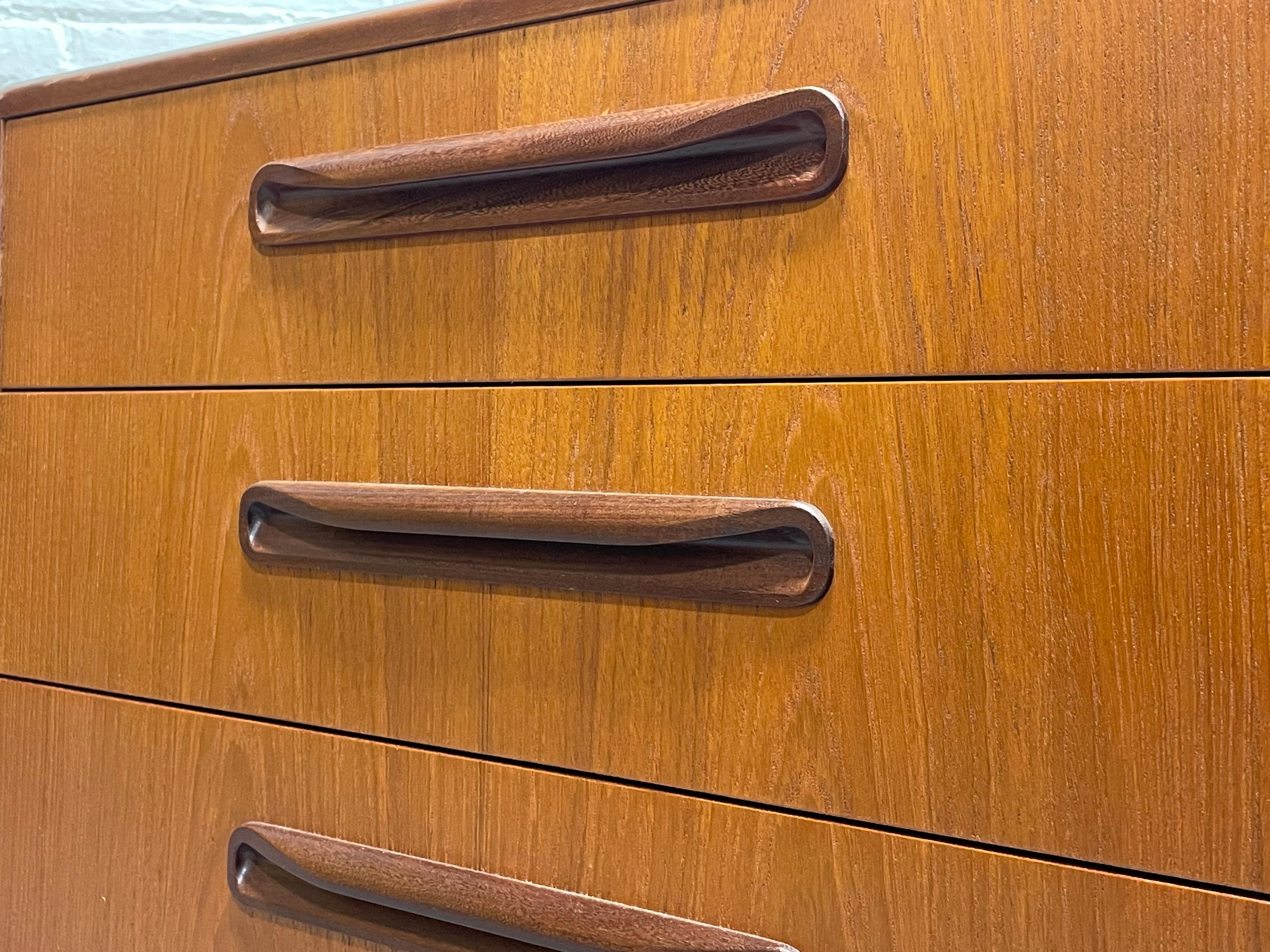 MODERN DRESSER aus Teakholz von G-Plan aus der Mitte des Jahrhunderts, ca. 1960er Jahre (Mitte des 20. Jahrhunderts) im Angebot