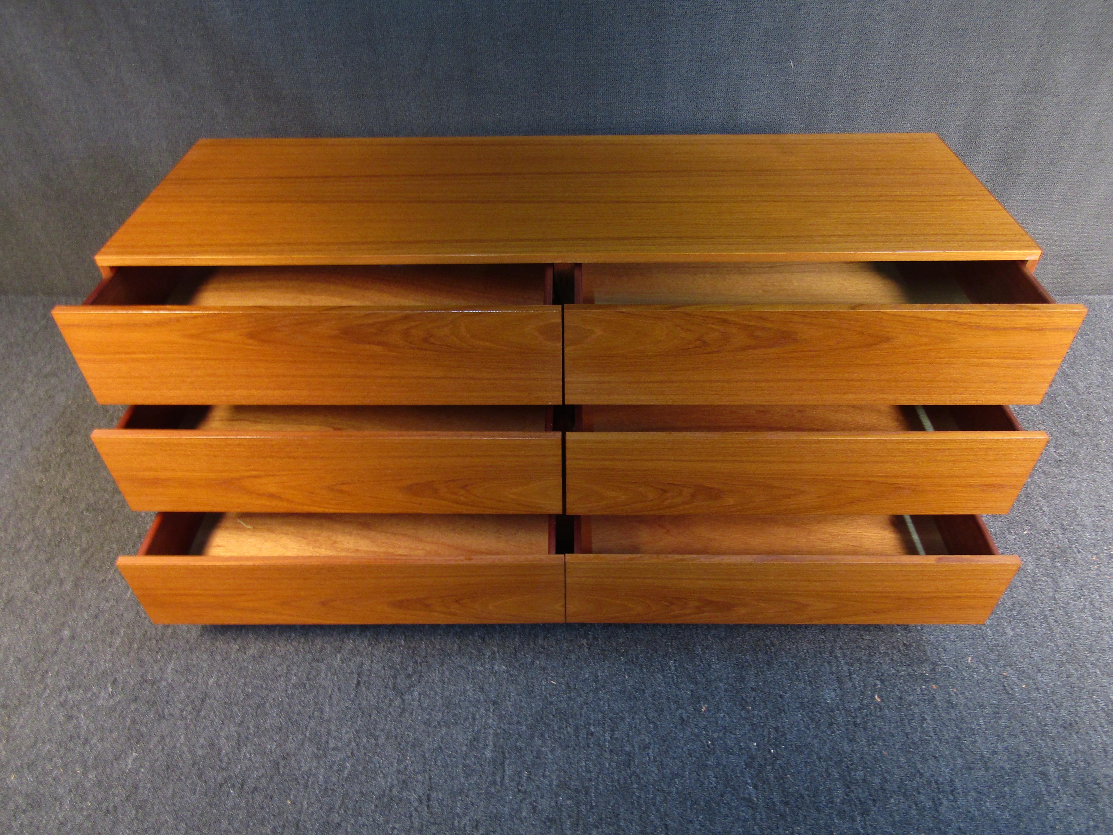 Teak Mid-Century Modern Dresser In Good Condition In Brooklyn, NY