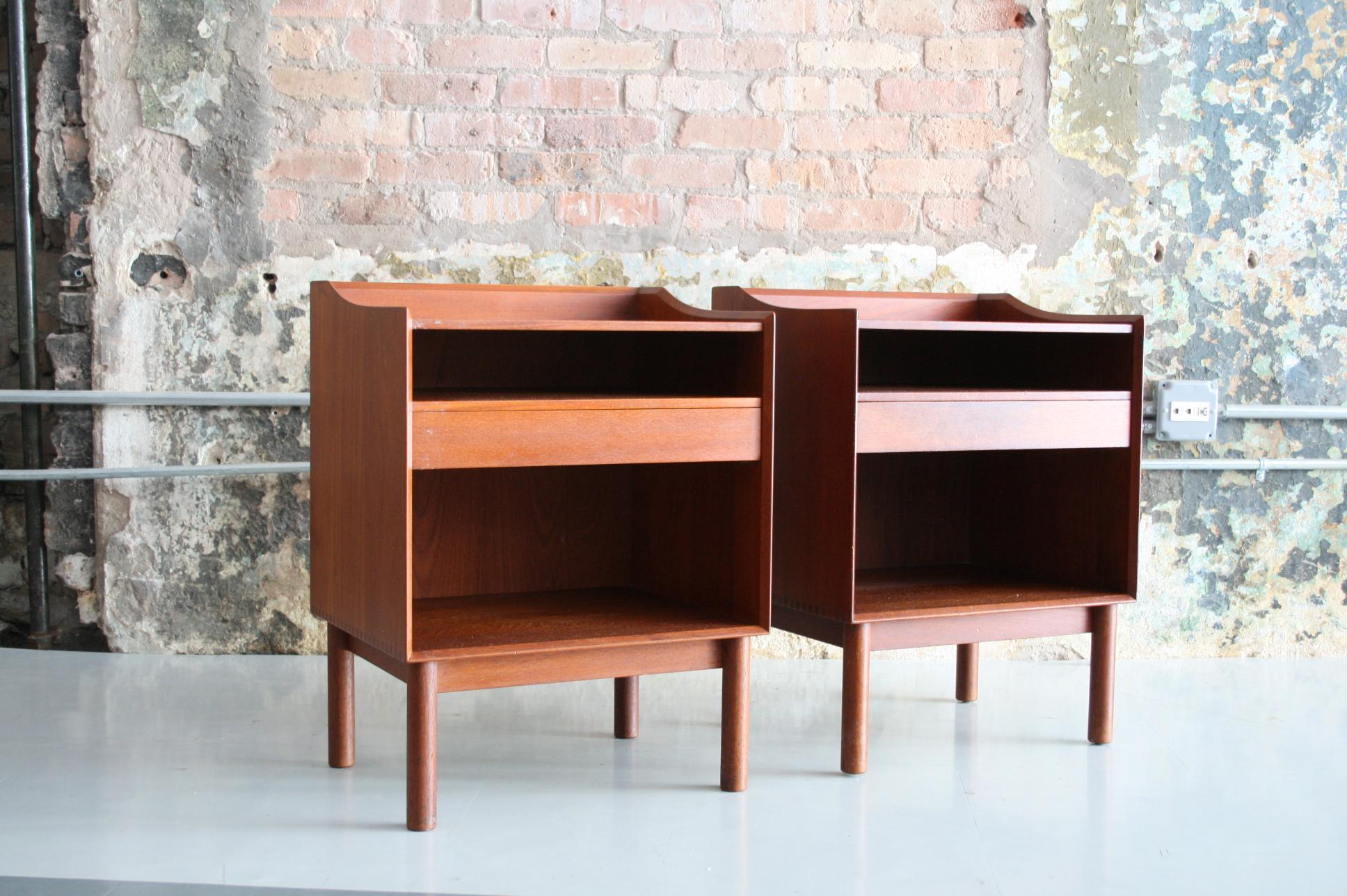 Beautiful condition!

A wonderful pair of Danish Modern nightstands or bedside tables. Solid teak construction with a partial gallery edge to top and square finger joint to lower corners of each case. Each features a shallow shelf, a drawer and an