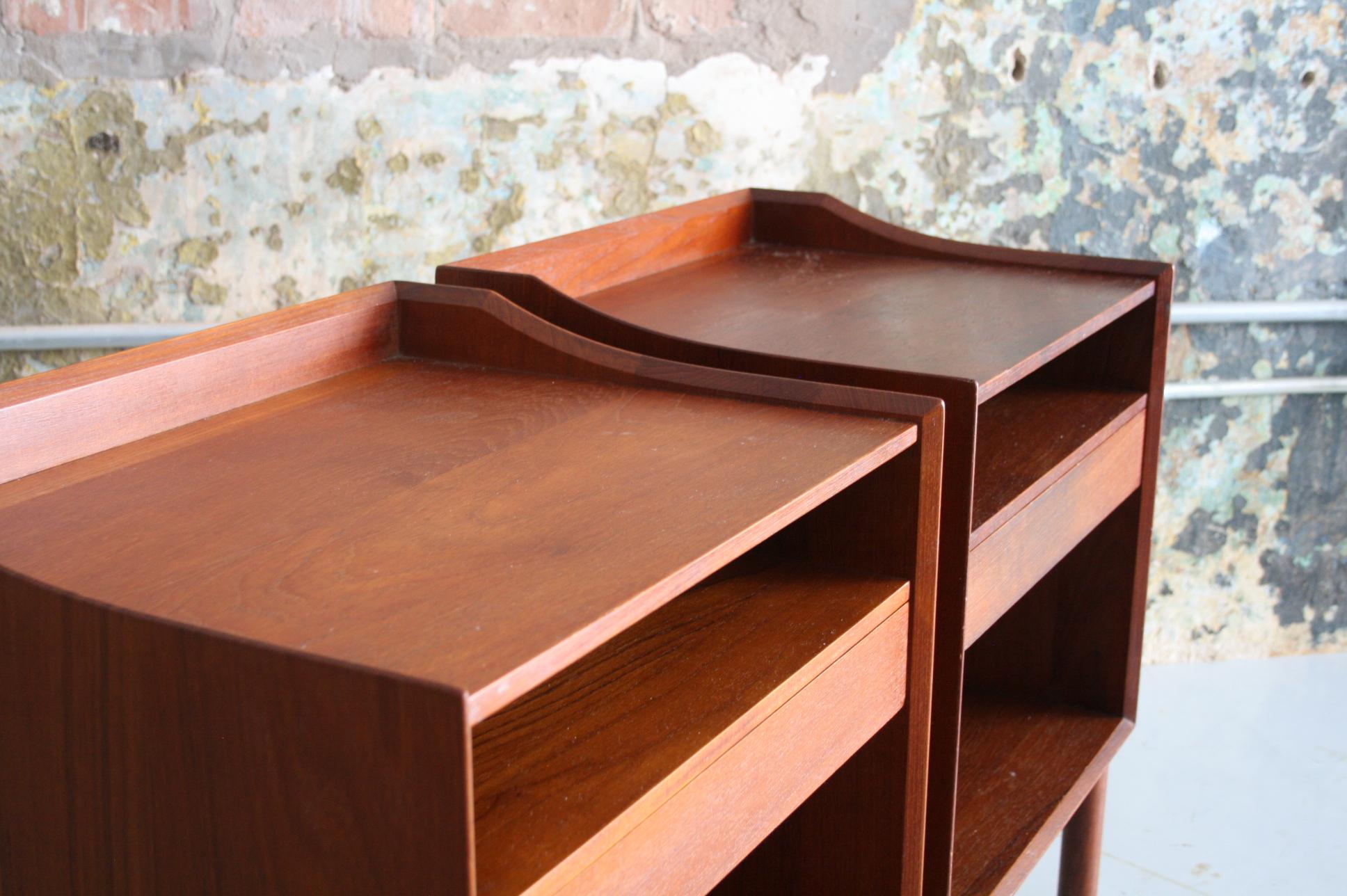 Pair of Teak Nightstands by Peter Hvidt and Olga Mølgaard for Søborg Møbelfabrik In Good Condition In Chicago, IL