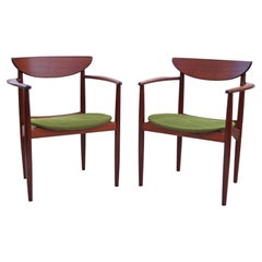 Vintage Pair of Teak Scandinavian Modern Sculptural Peter Hvidt Side Arm Lounge Chairs