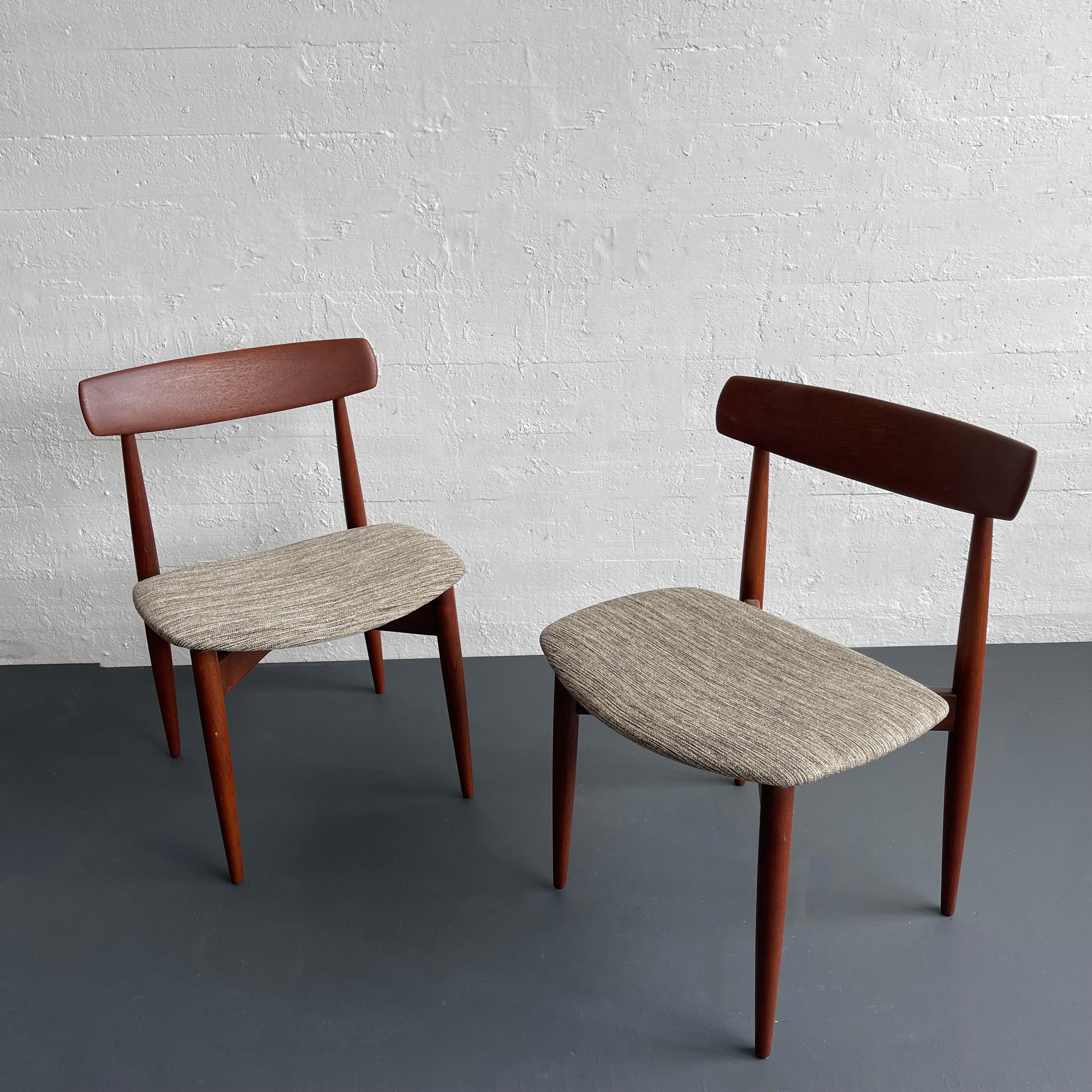 Danois Paire de chaises de salle à manger en teck par H.W. Klein pour Bramin Mobler en vente