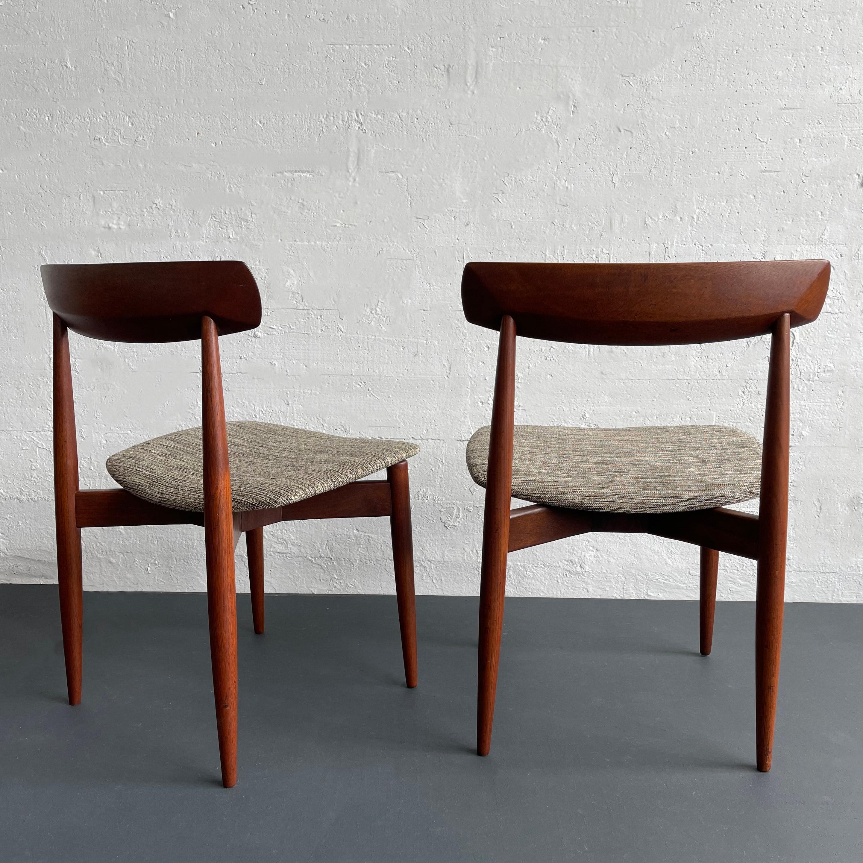 20ième siècle Paire de chaises de salle à manger en teck par H.W. Klein pour Bramin Mobler en vente