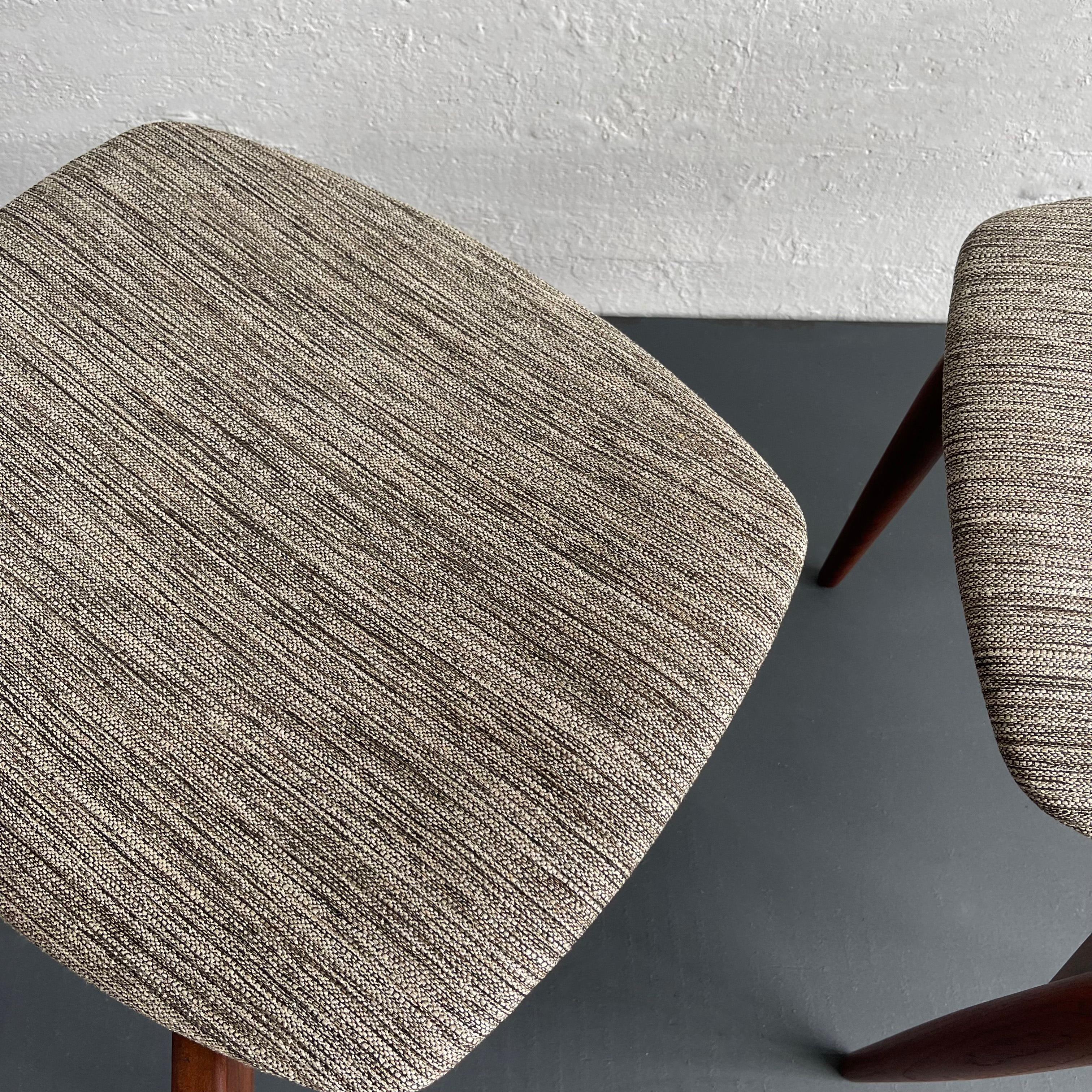 Paire de chaises de salle à manger en teck par H.W. Klein pour Bramin Mobler en vente 2