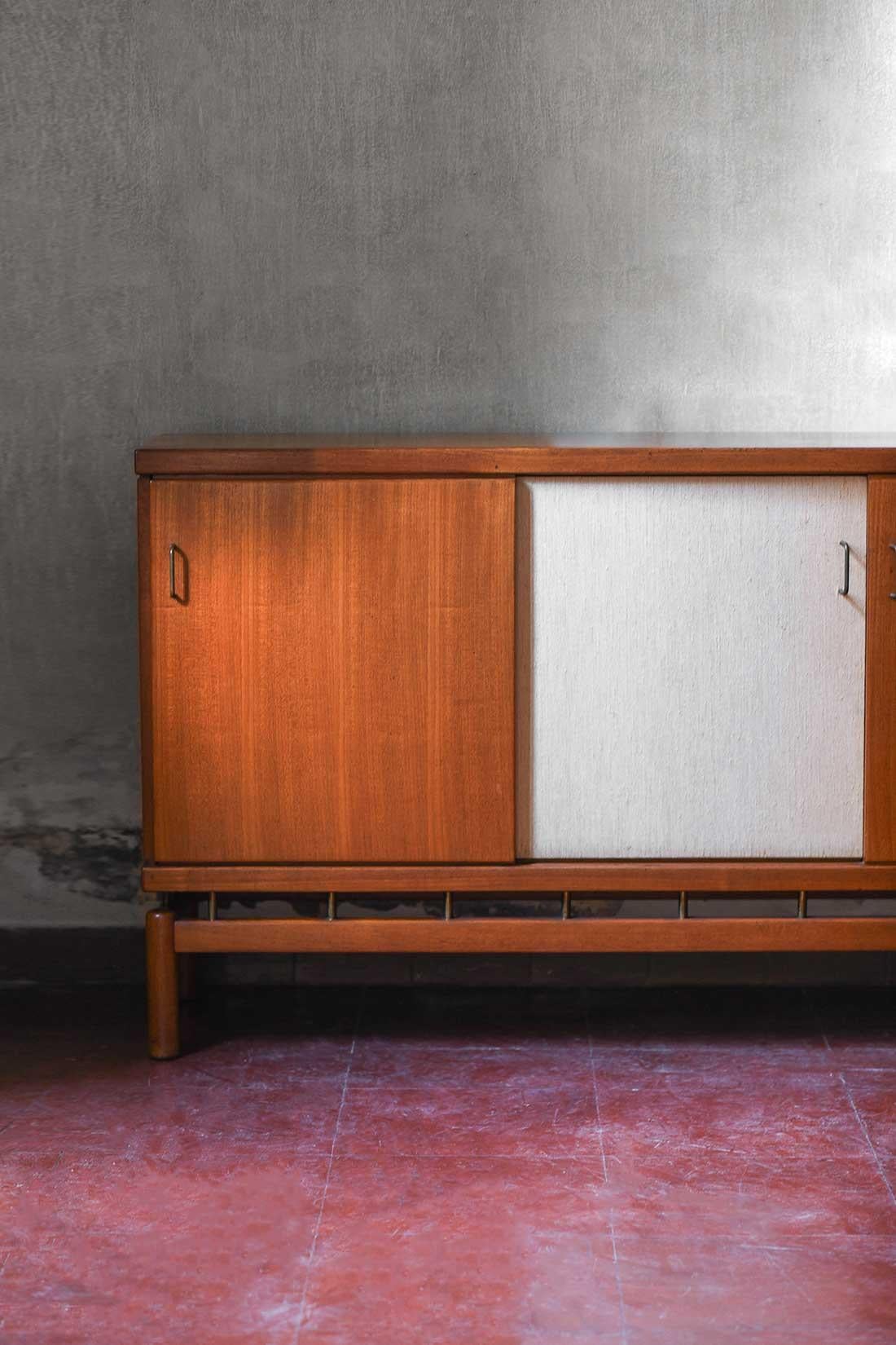 Pair of teak sideboards “La Permanente Mobili Cantù” In Good Condition In Roma, RM