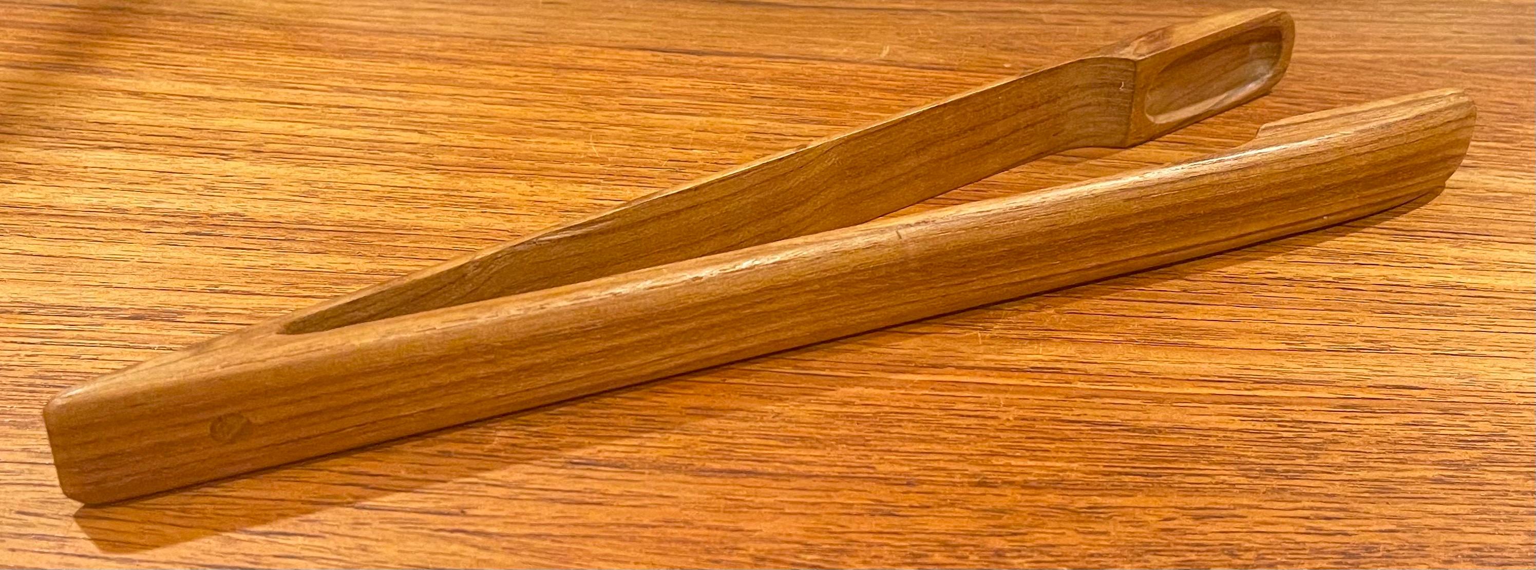 Pair of Teak Tongs by Jens Quistgaard for Dansk In Good Condition In San Diego, CA