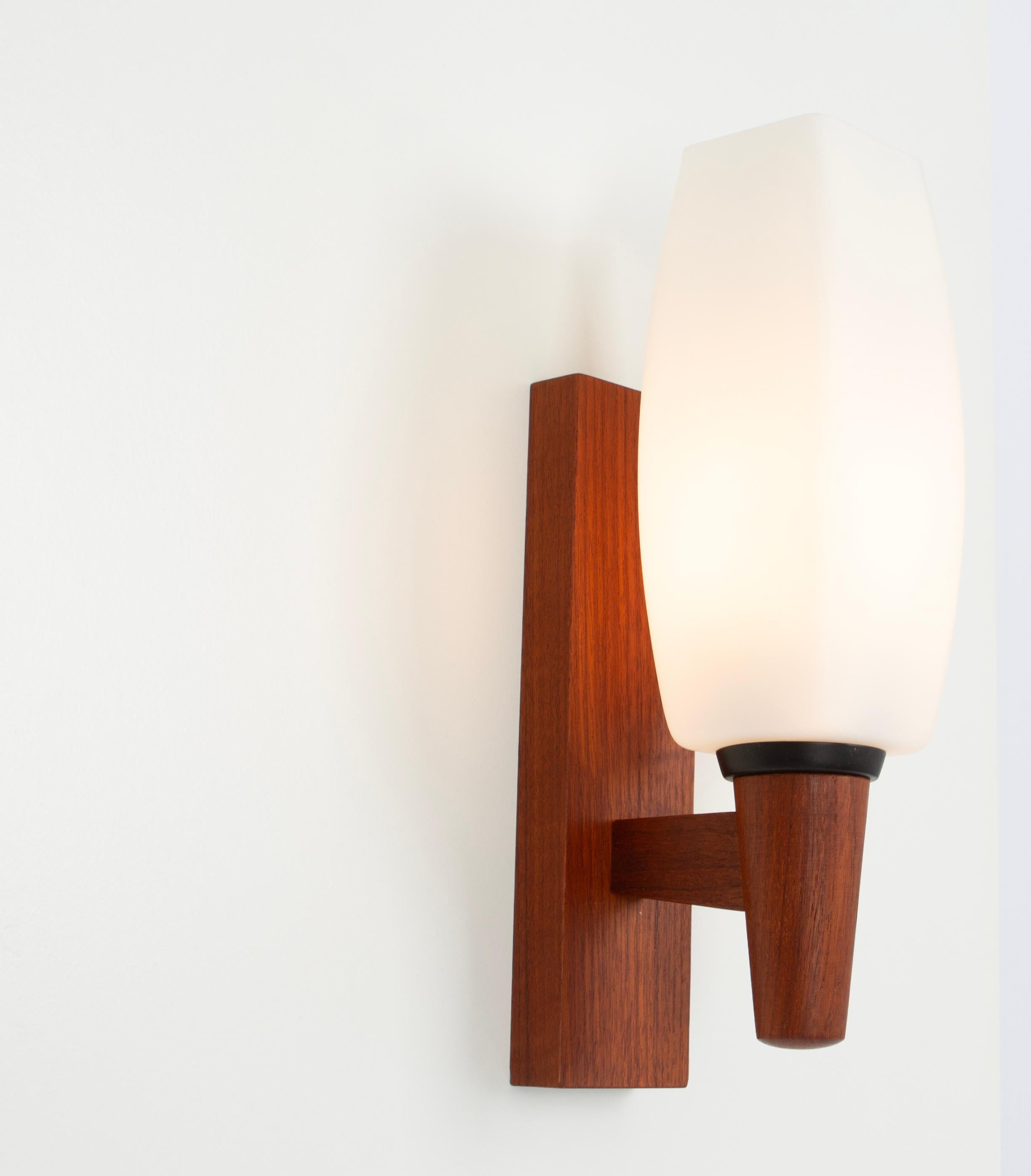 Mid-20th Century Pair of Teak Wall Lights by Kaiser, Germany 1960s For Sale