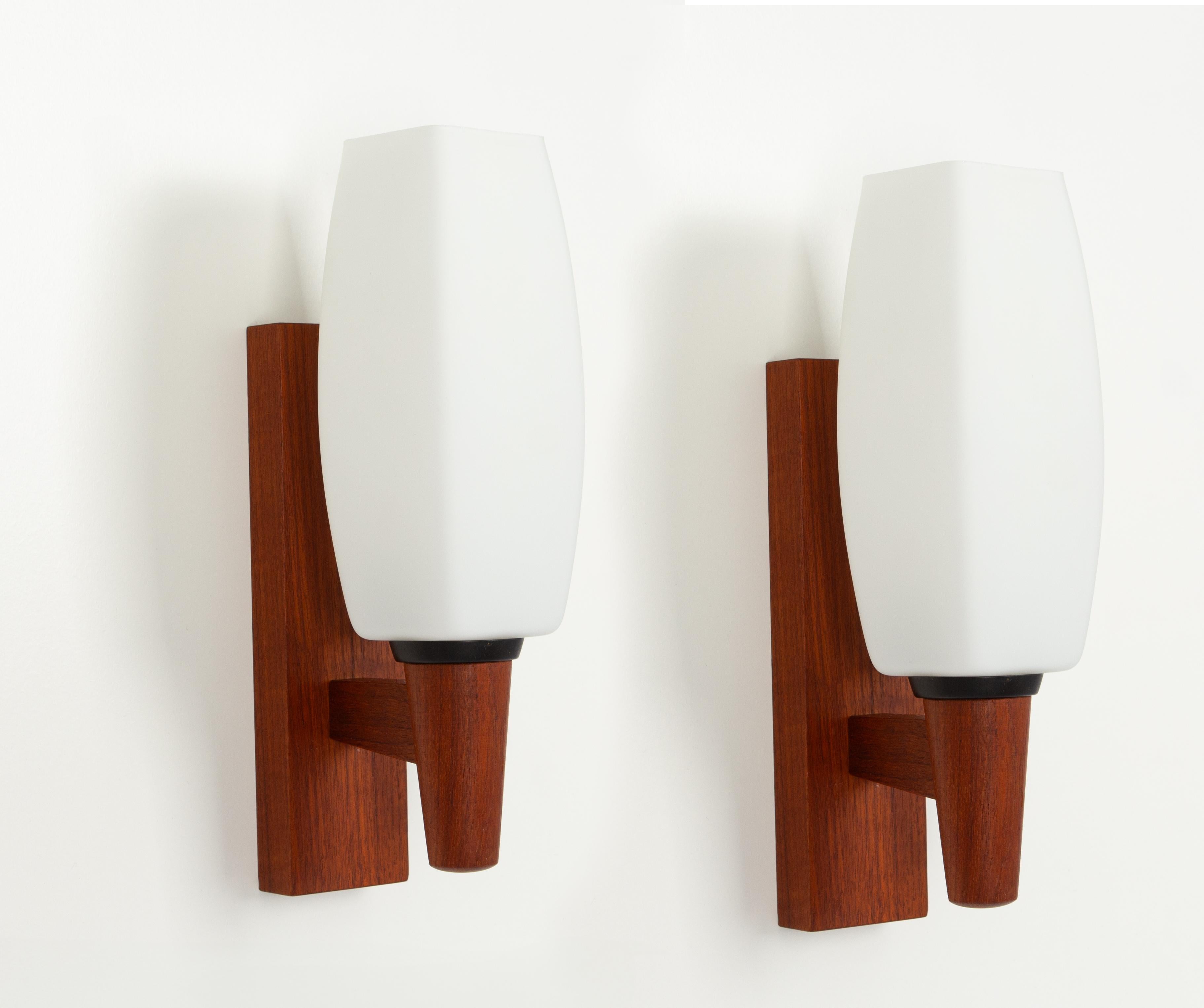 Pair of Teak Wall Lights by Kaiser, Germany 1960s For Sale 2