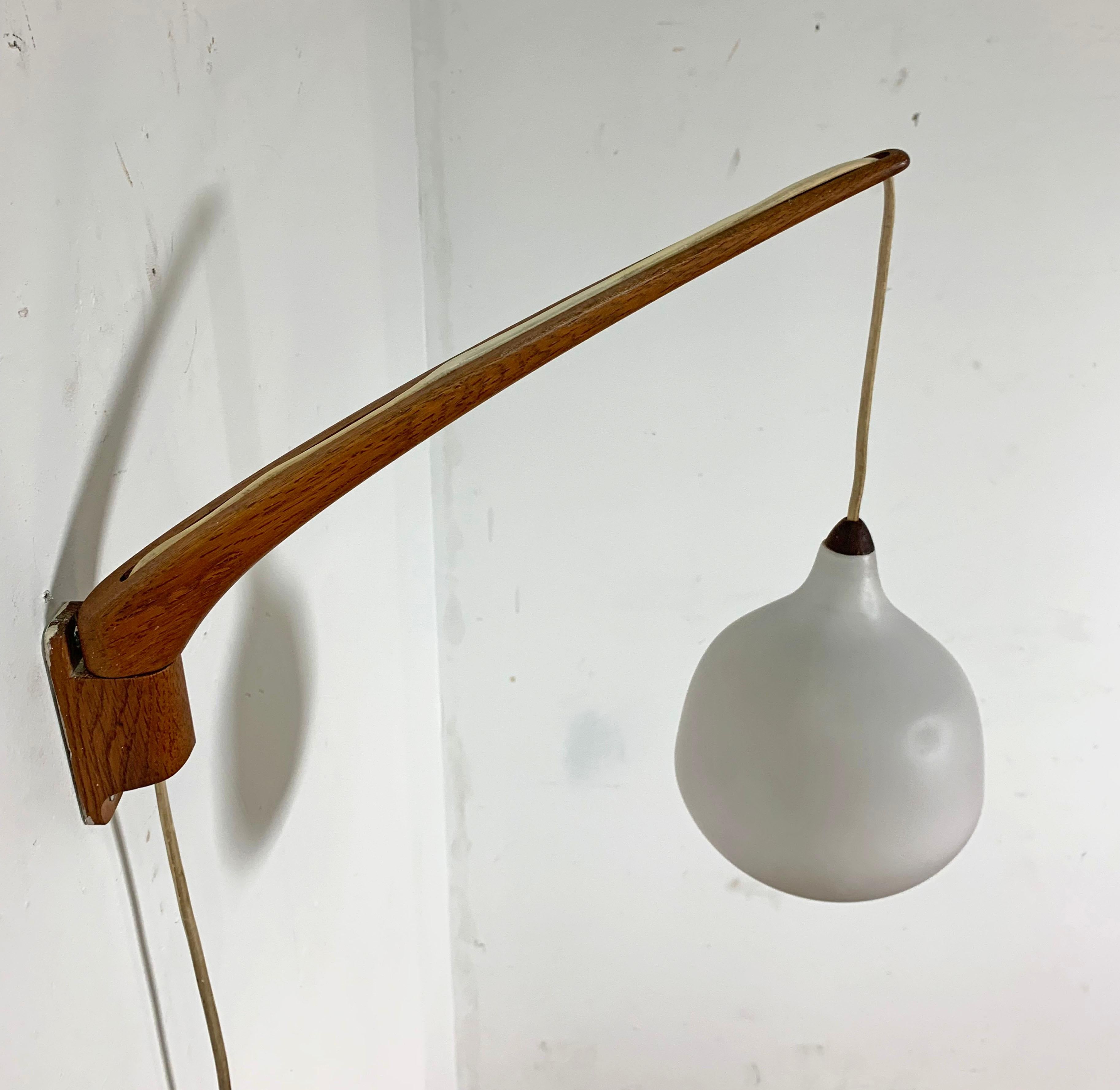 Pair of Teak Wall Lights by Uno & Östen Kristiansson for Luxus, Sweden C. 1950s In Good Condition In Peabody, MA