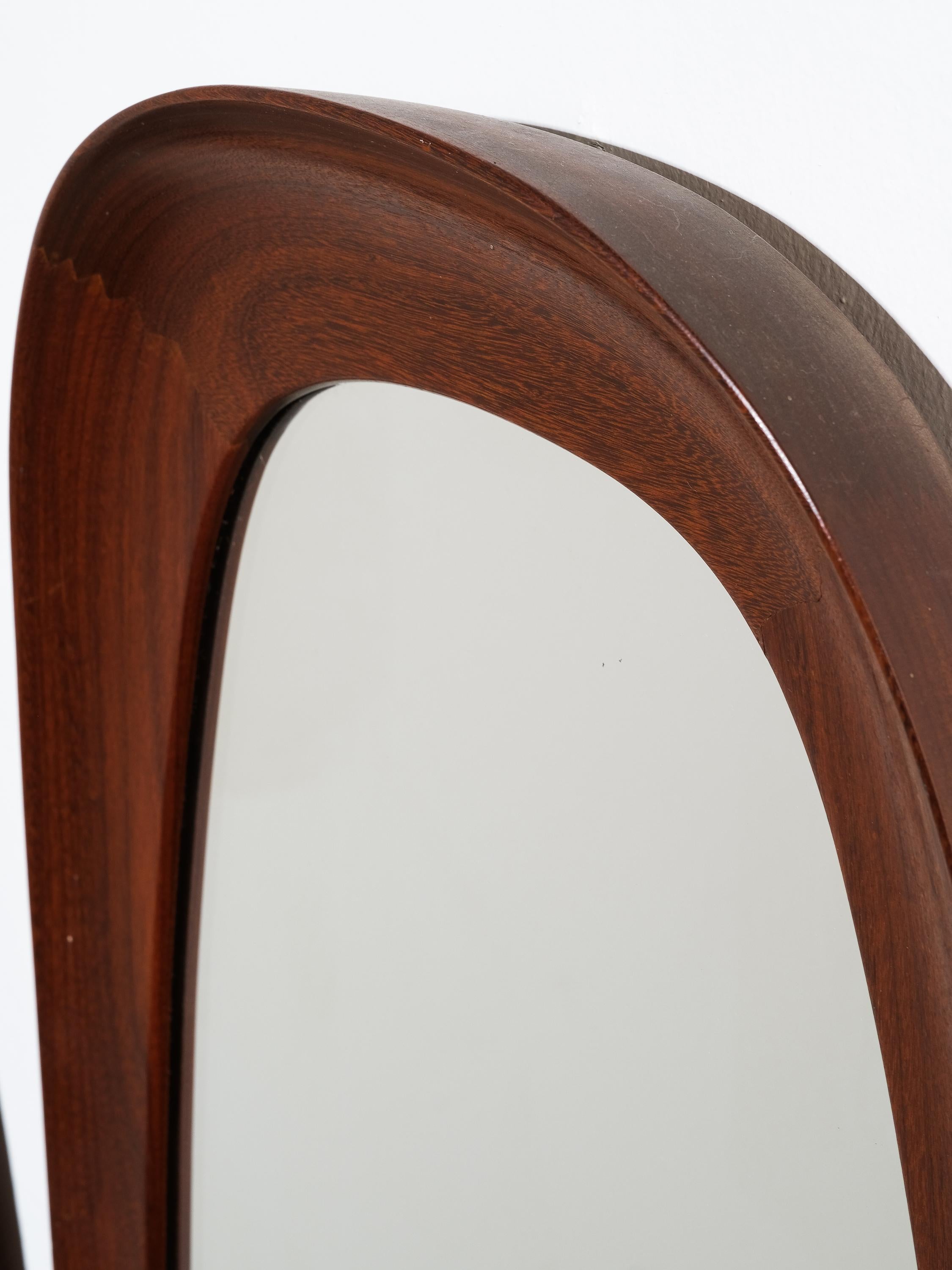 Ein Paar Wandspiegel aus Teakholz mit Kristallglas von Glas & Trä, Schweden, 1950er Jahre (Spiegel) im Angebot