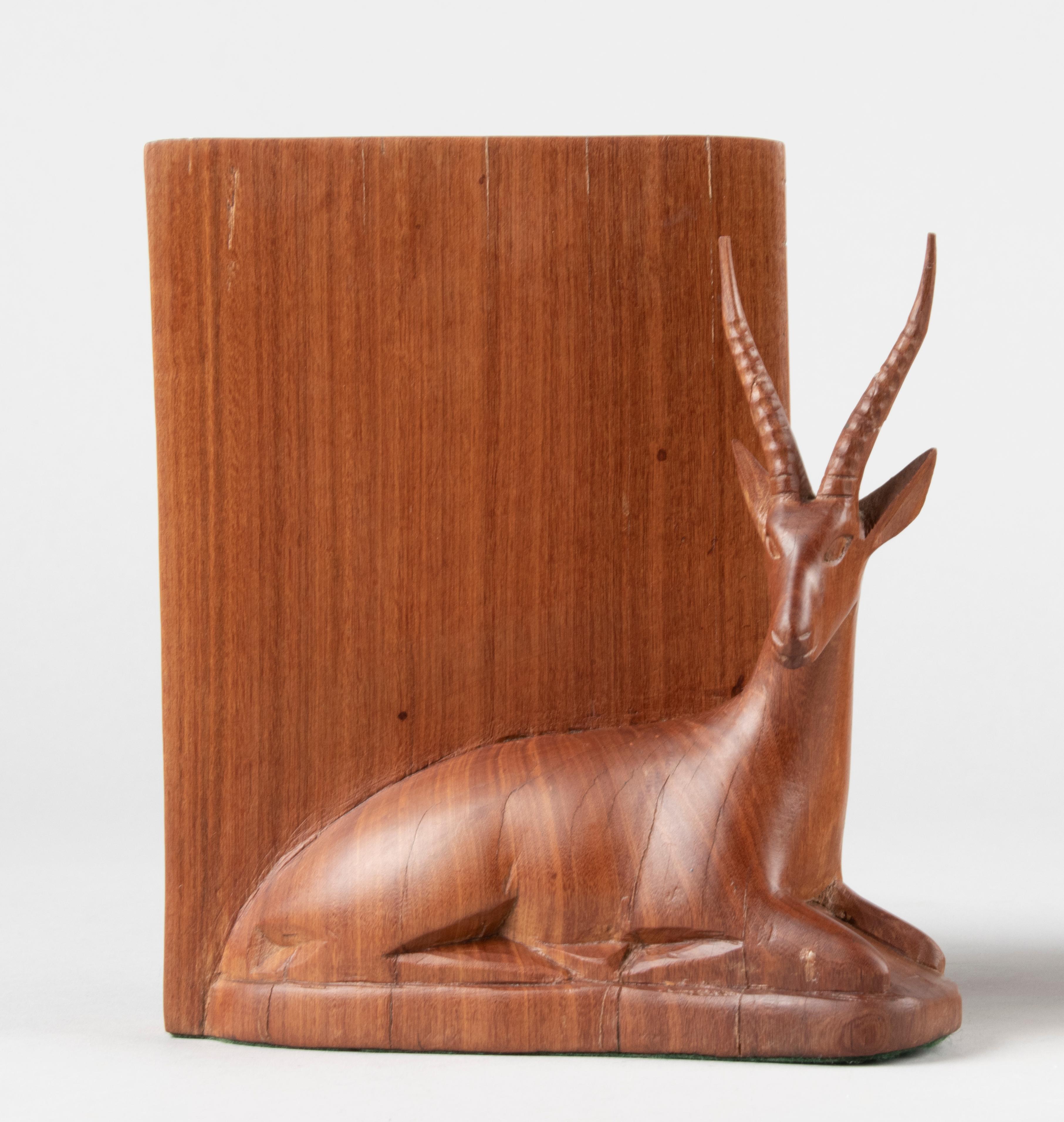 Pair of Teak Wood Carved Mid Century Bookends with Deers In Good Condition In Casteren, Noord-Brabant