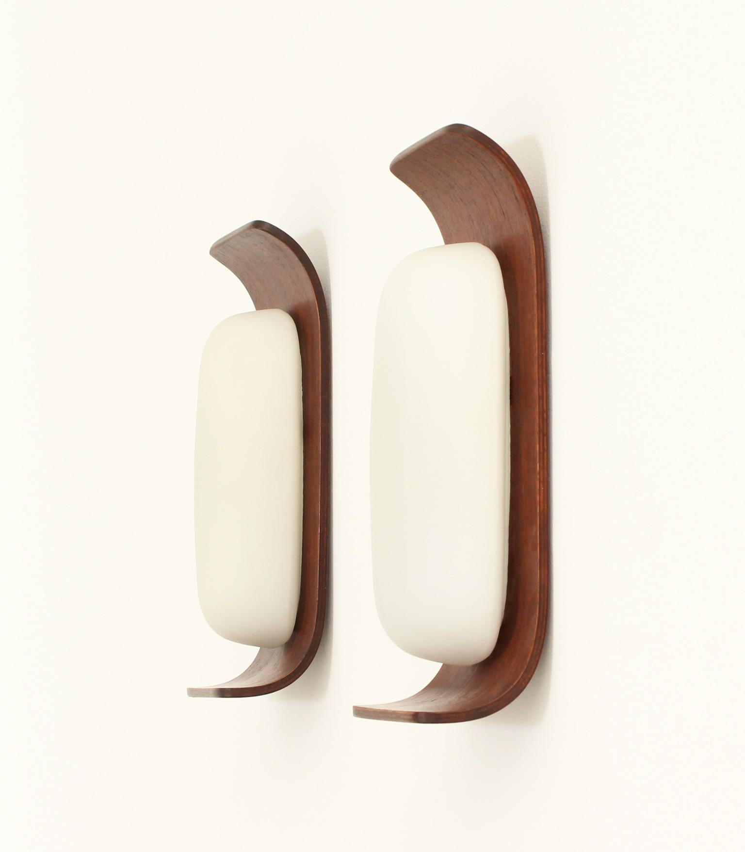 Pair of teak wood sconces designed by Goffredo Reggiani in 1960's, Italy. Teak plywood and opaline glass diffuser.