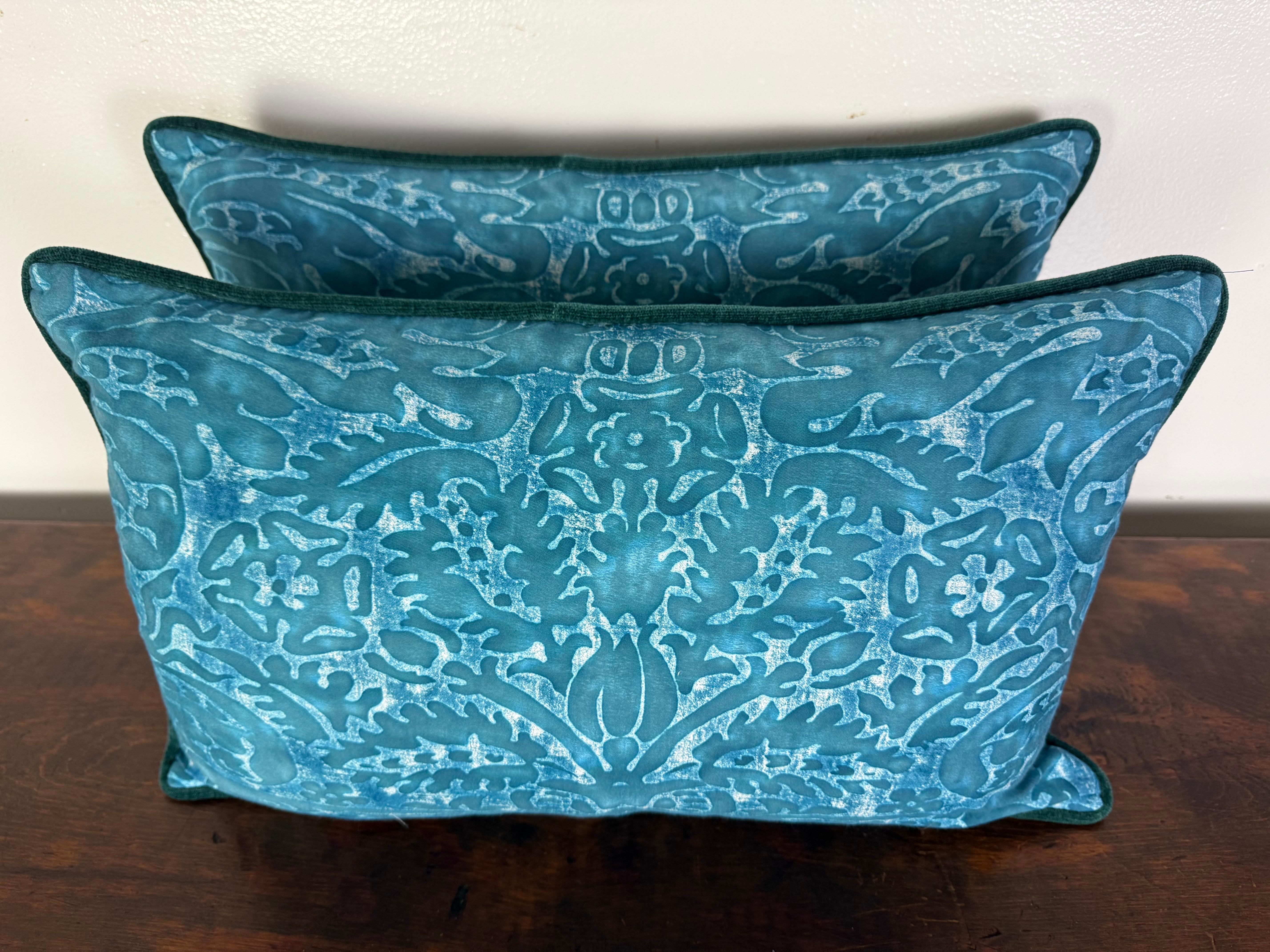 Pareja de Cojines Decorativos Estilo Fortuny Teal en Nuevo estado para la venta en Los Angeles, CA