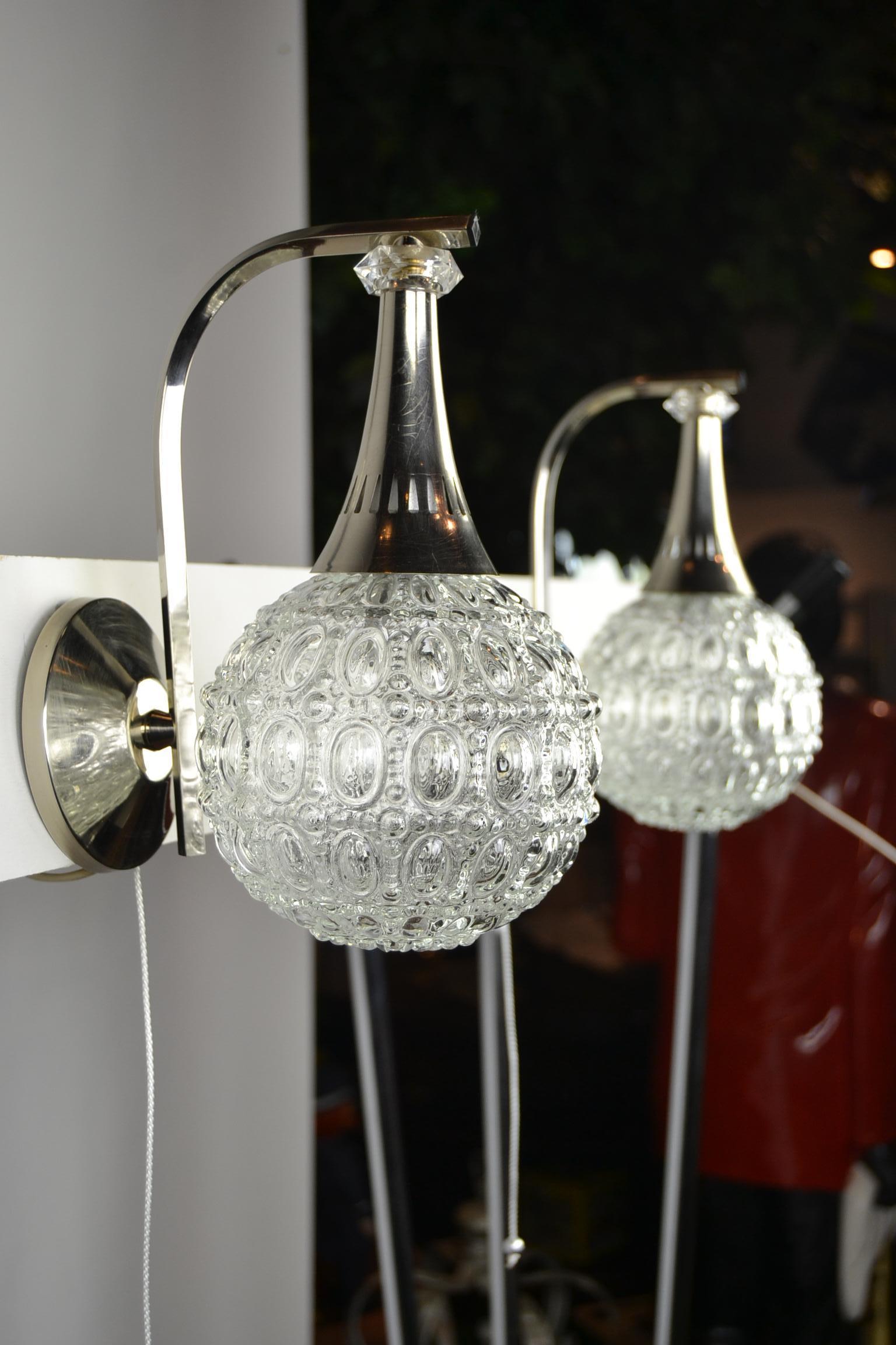 Elegant set of 2 Vintage Teardrop Wall Scones or Wall Lights of  Glass and Chrome from the 1960s. These Droplet Lights have a chromed base with a cut plexiglass detail  on top and a bubbled glass lampshade.

It's a stylish pair for bathroom,