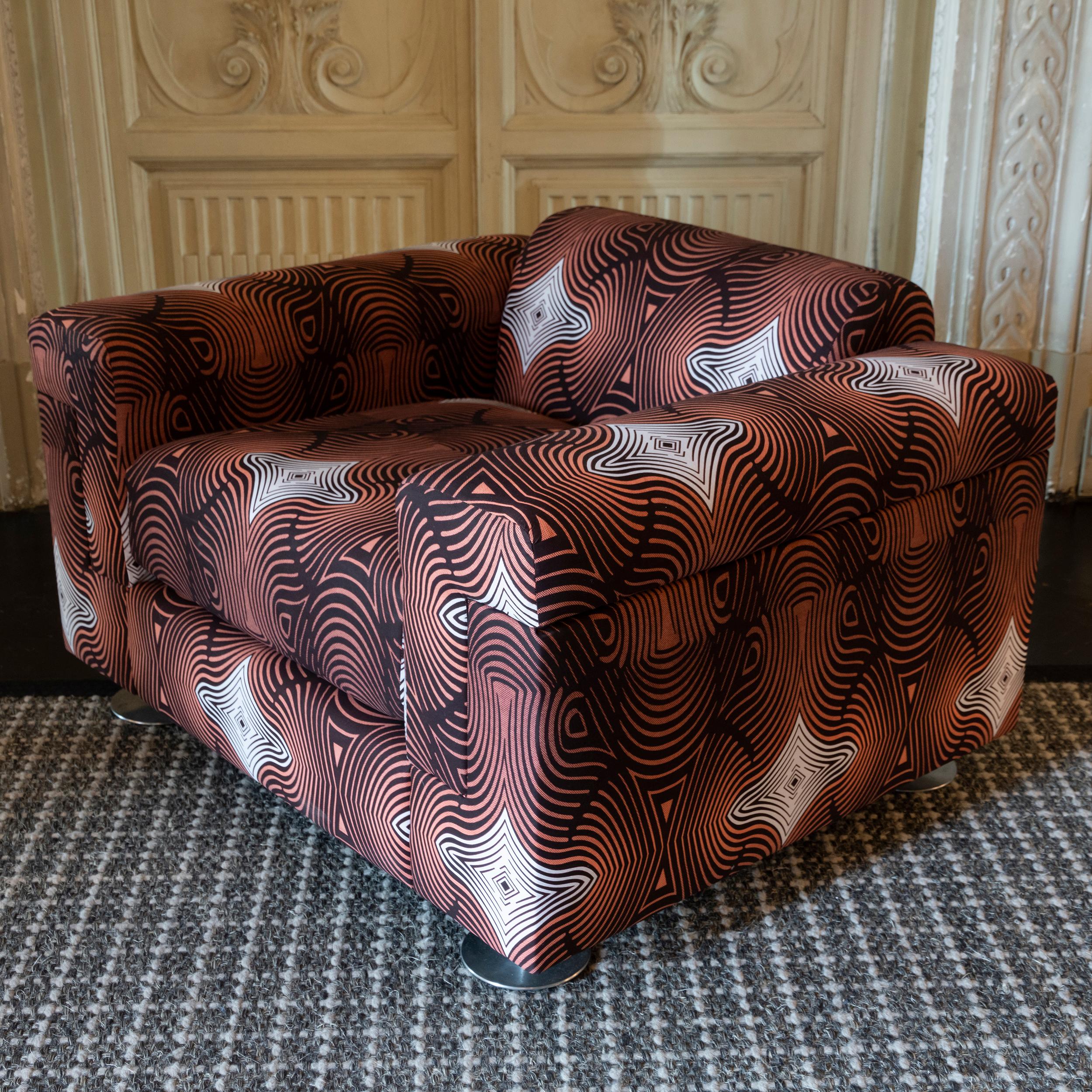 Pair of Tecno Armchairs Upholstered in Orange/Black Jacquard Fabric, Italy, 1966 For Sale 3