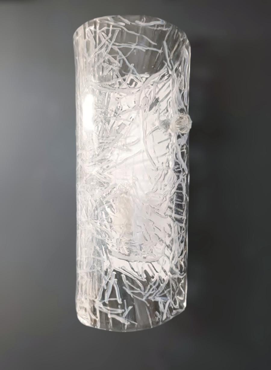 Italian wall light with a cylinder Murano glass shade in clear color with white texture, mounted on white metal frame / Made in Italy in the style of Mazzega
Measures: Height 12 inches, width 6 inches, depth 3.5 inches
1 light / E12 or E14 type /