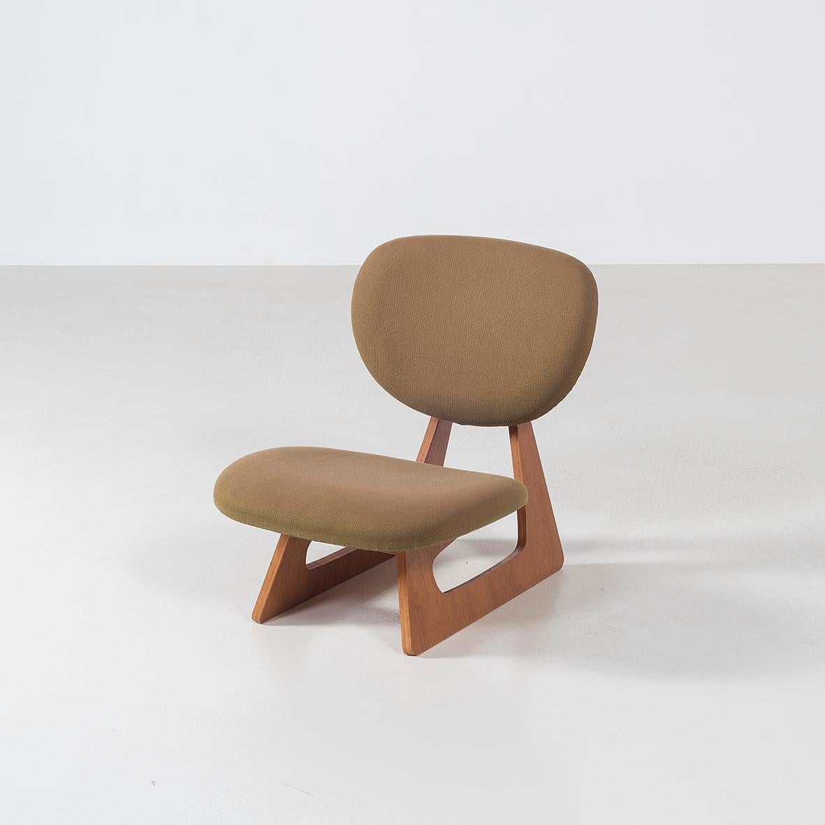 Pair of Teiza Isu Lounge Chairs by J. Sakakura and D. Choch, Japan 1960s In Good Condition For Sale In Venezia, VENETO