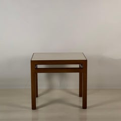 Pareja de mesas auxiliares "Tenon" de roble y pergamino de Design Frères