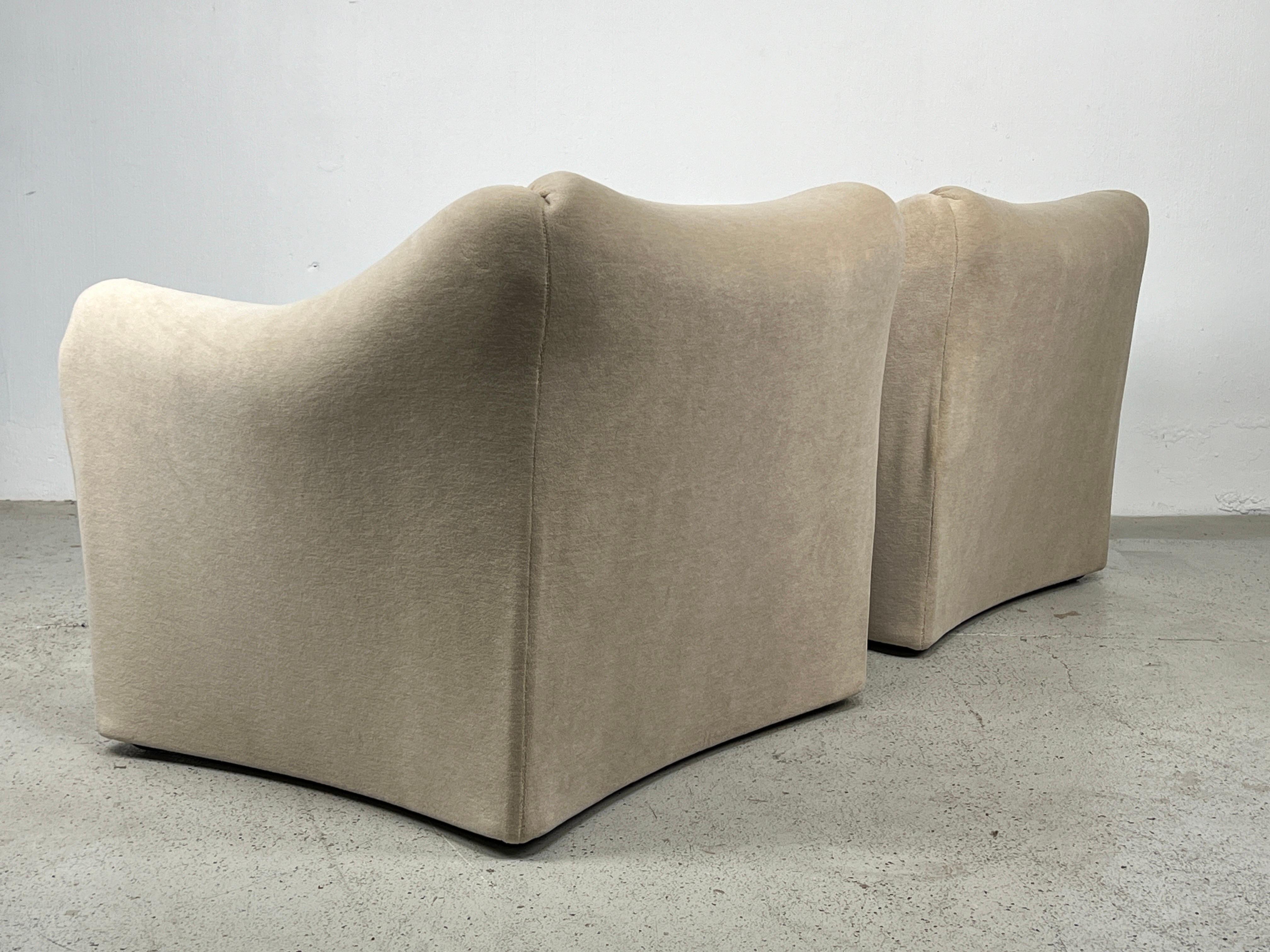 Pair of Tentazione Lounge Chairs by Mario Bellini in Mohair 9