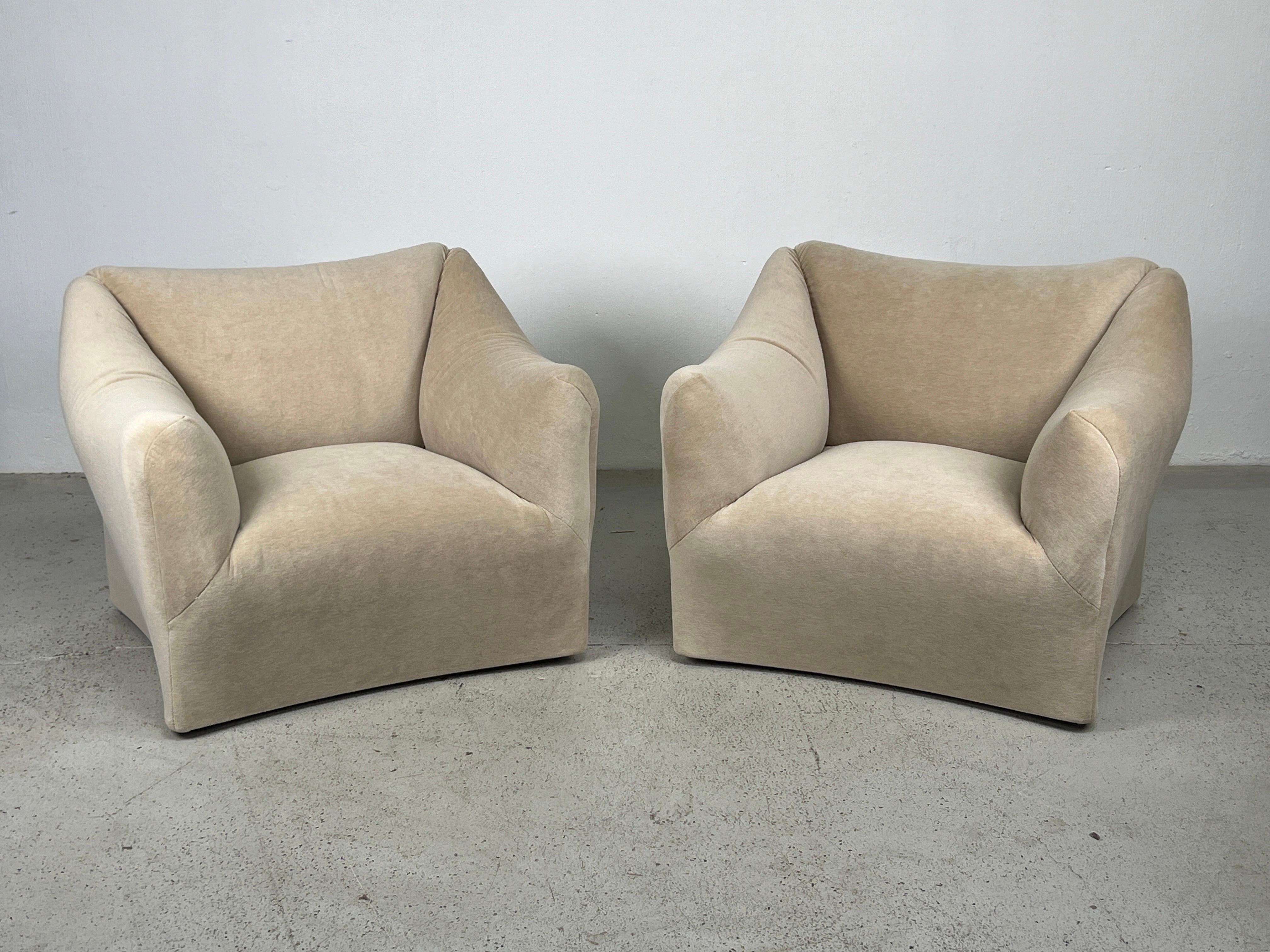 Pair of Tentazione Lounge Chairs by Mario Bellini in Mohair 10