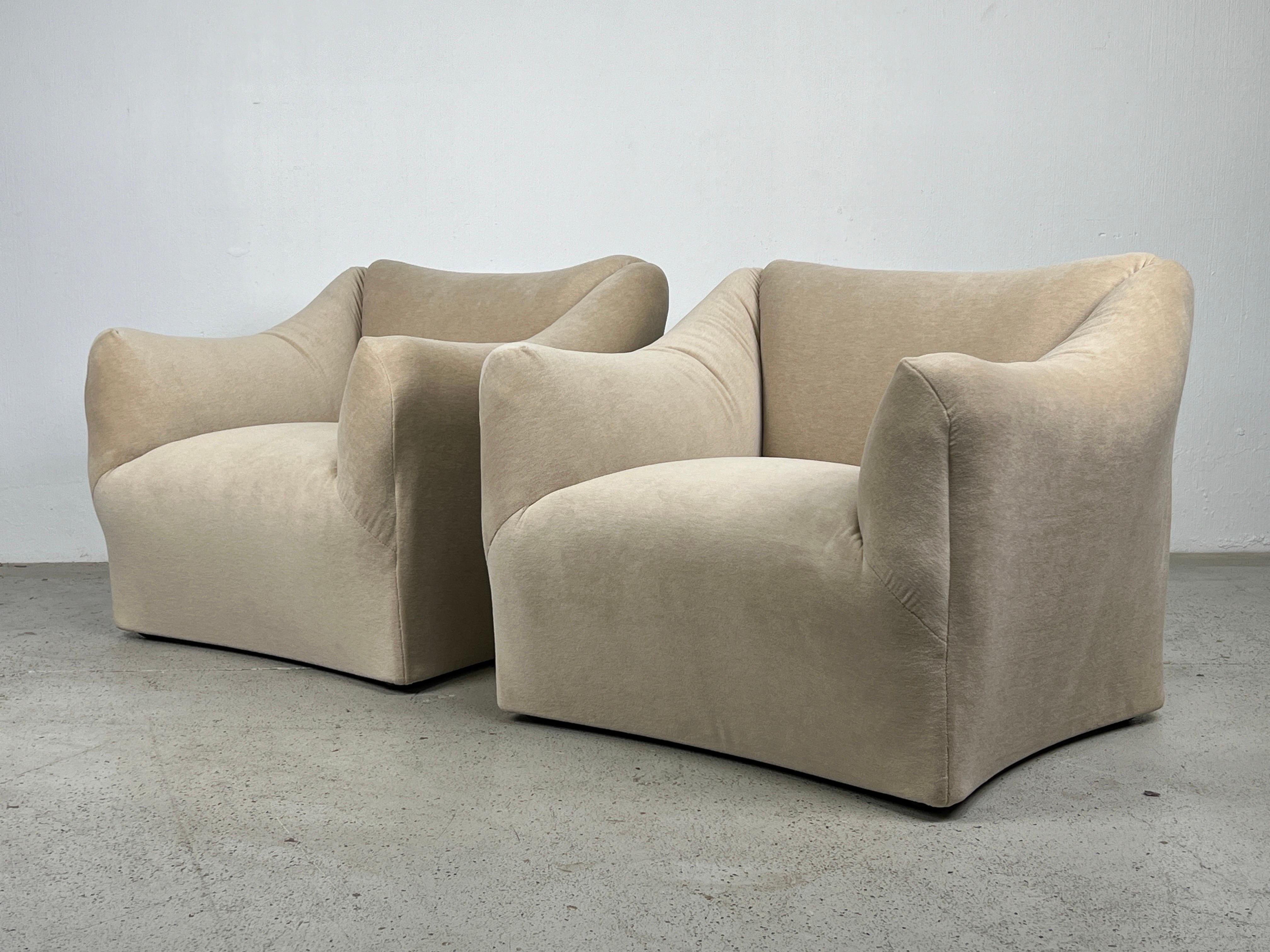 Pair of Tentazione Lounge Chairs by Mario Bellini in Mohair 3
