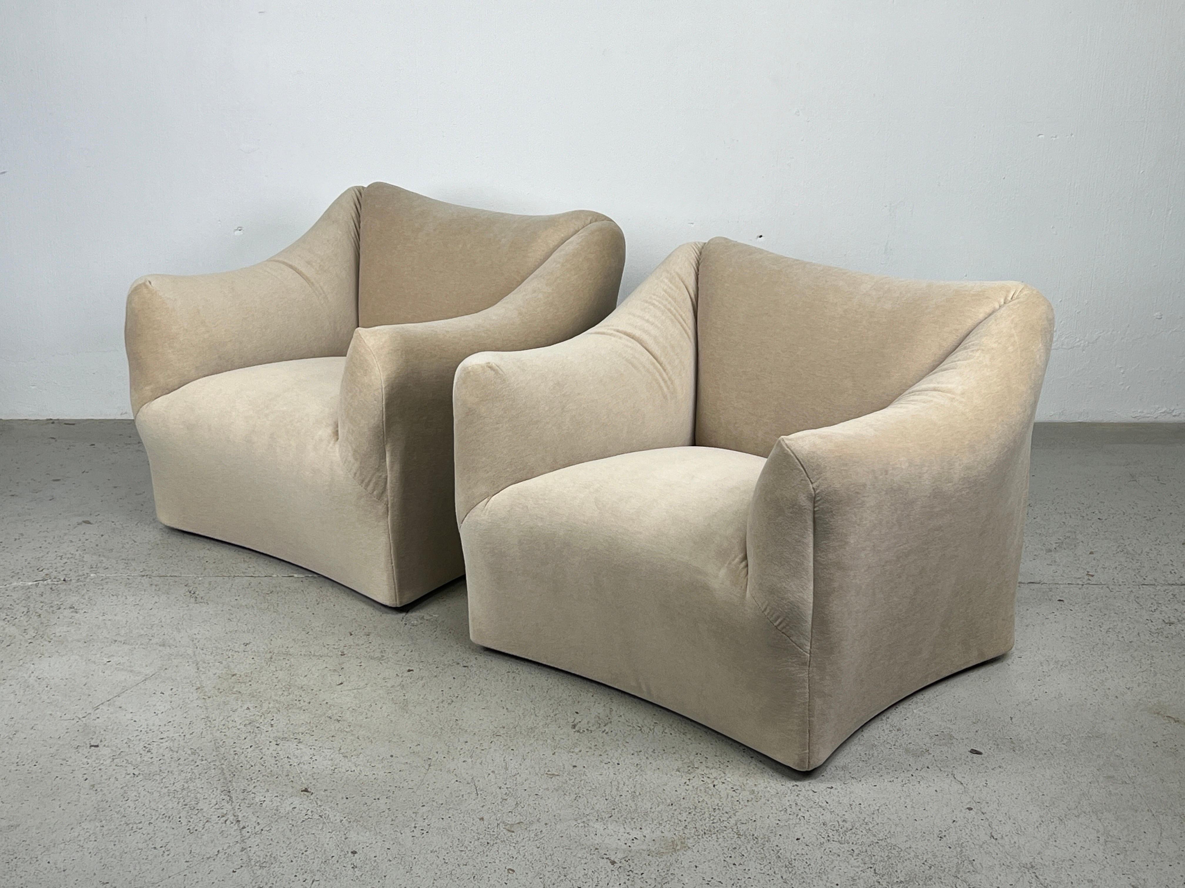 Pair of Tentazione Lounge Chairs by Mario Bellini in Mohair 5