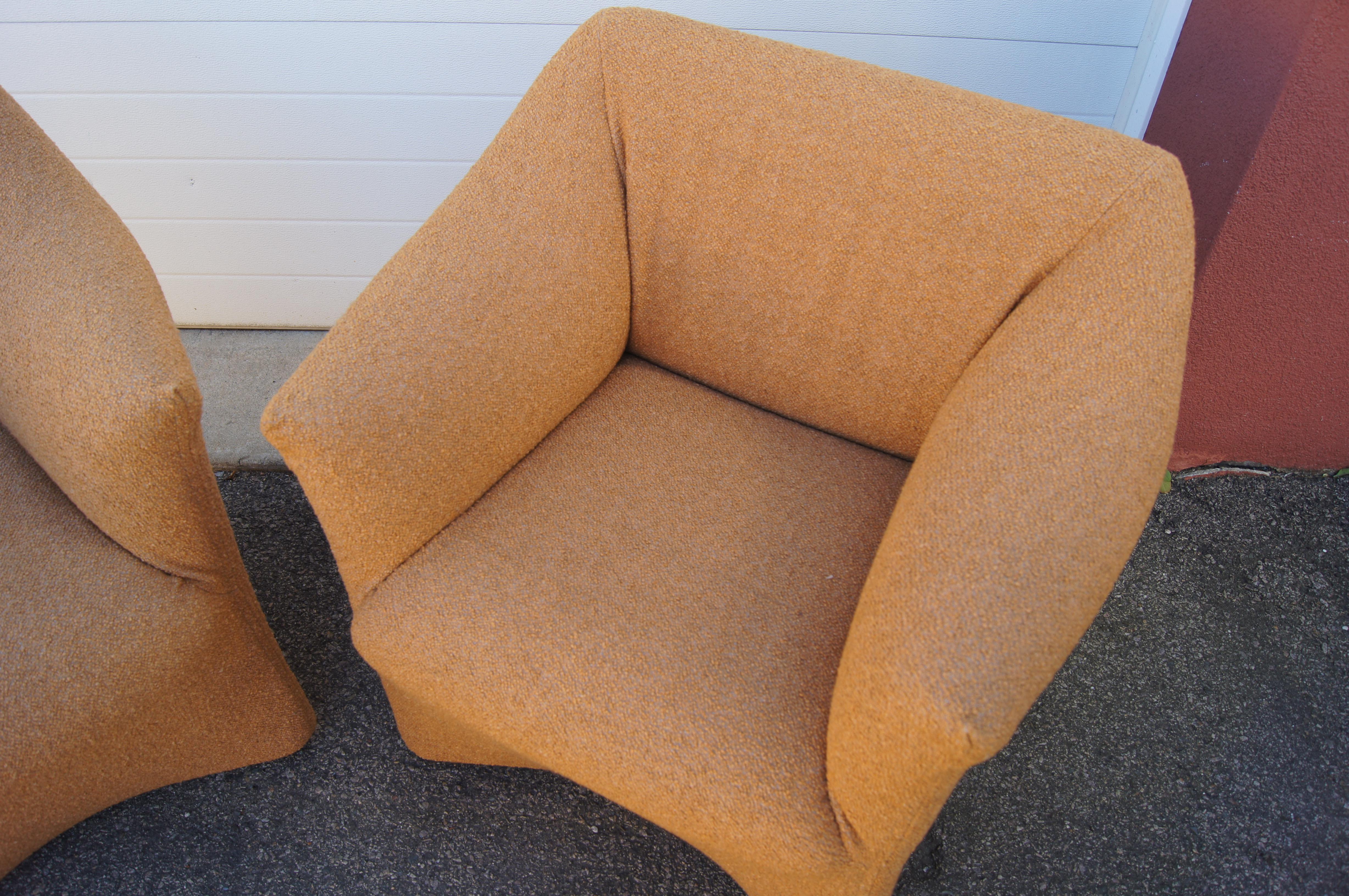 Pair of Tentazione Lounge Chairs, Model 684, by Mario Bellini for Cassina In Good Condition In Dorchester, MA