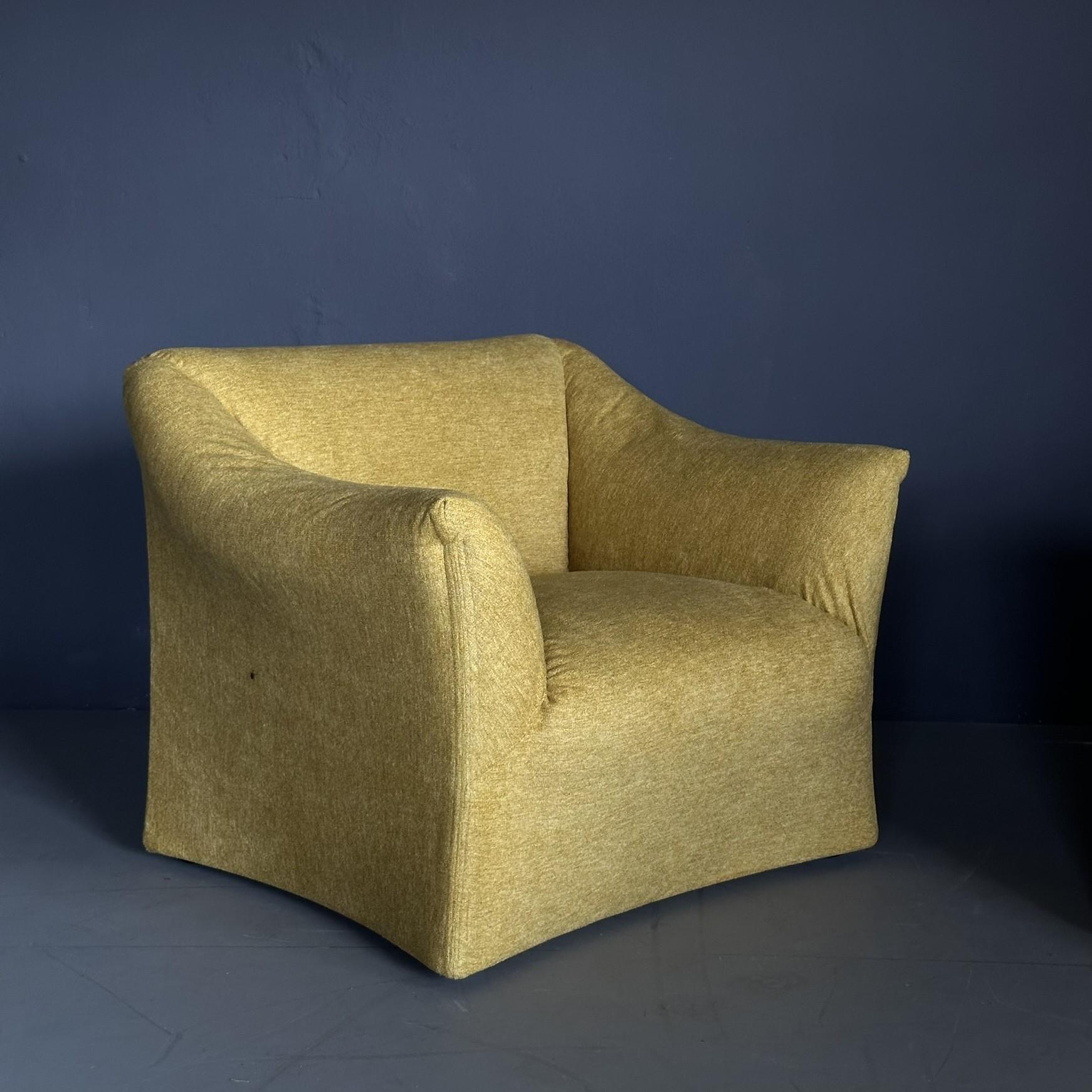 Mid-Century Modern Paire de fauteuils 'Tentazione' modèle 685 conçus par Mario Bellini pour Cassina en vente