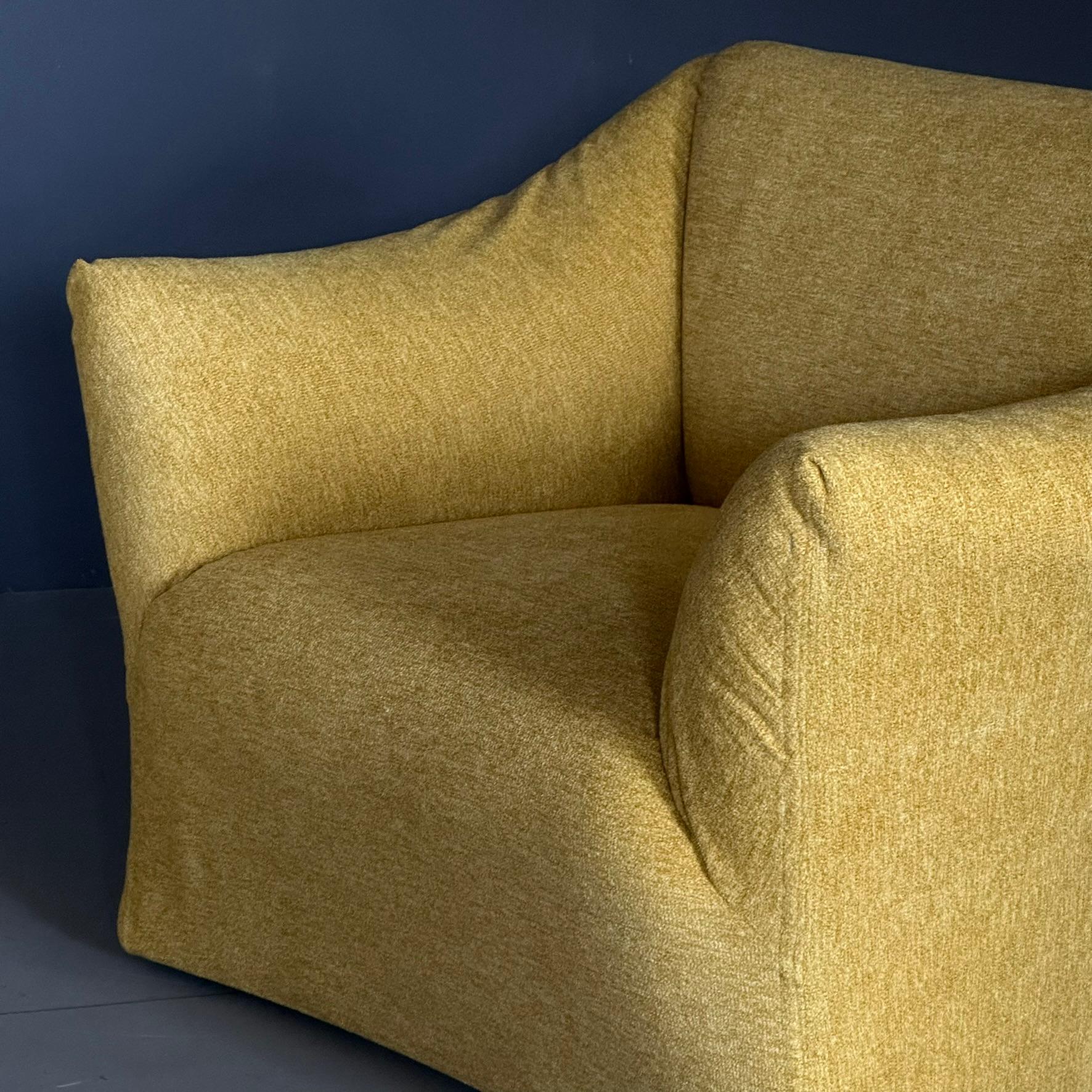 Tissu Paire de fauteuils 'Tentazione' modèle 685 conçus par Mario Bellini pour Cassina en vente