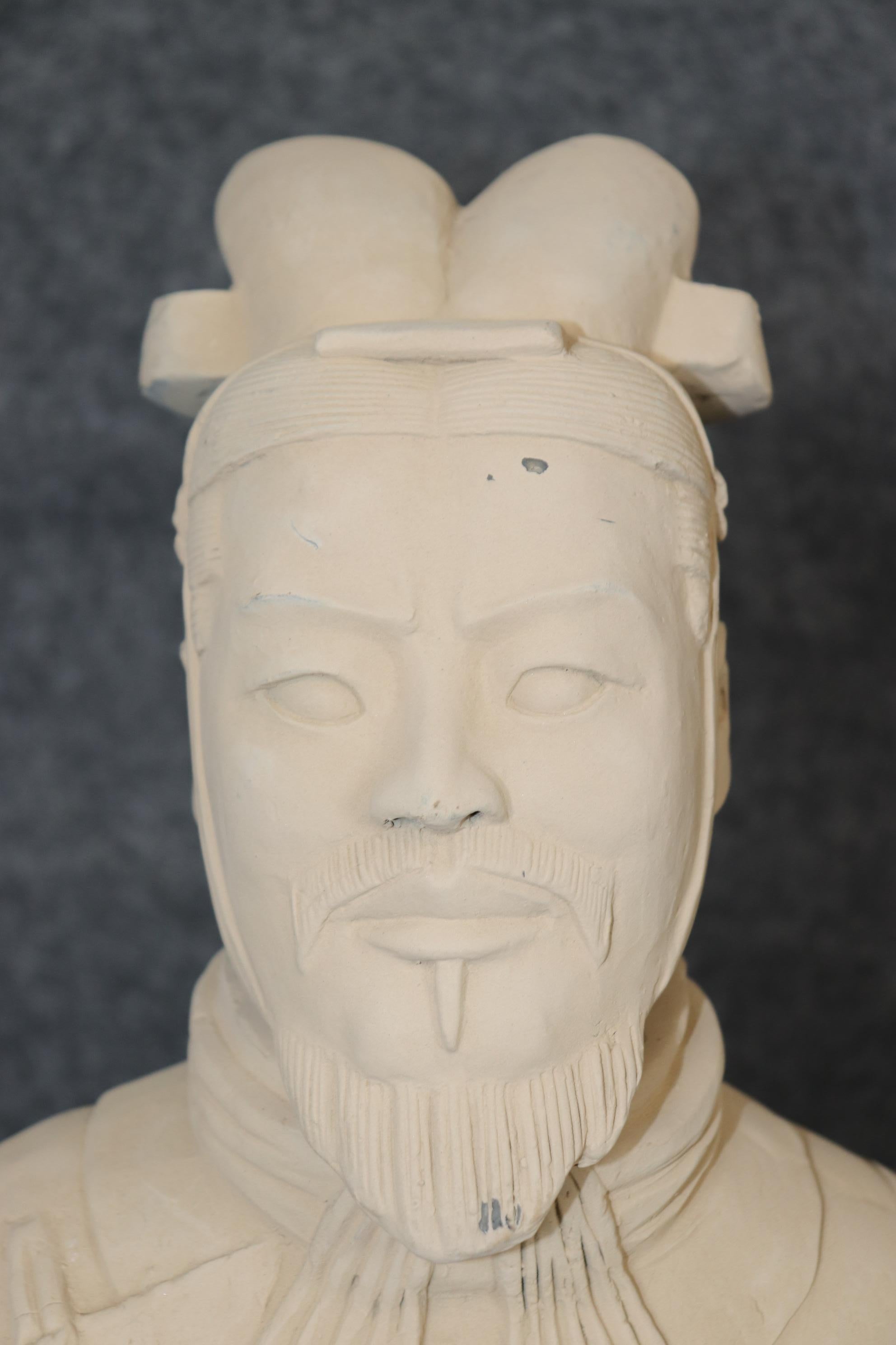 Coppia di sculture di guerrieri cinesi in terracotta Qin Shi Repliche in vendita 3