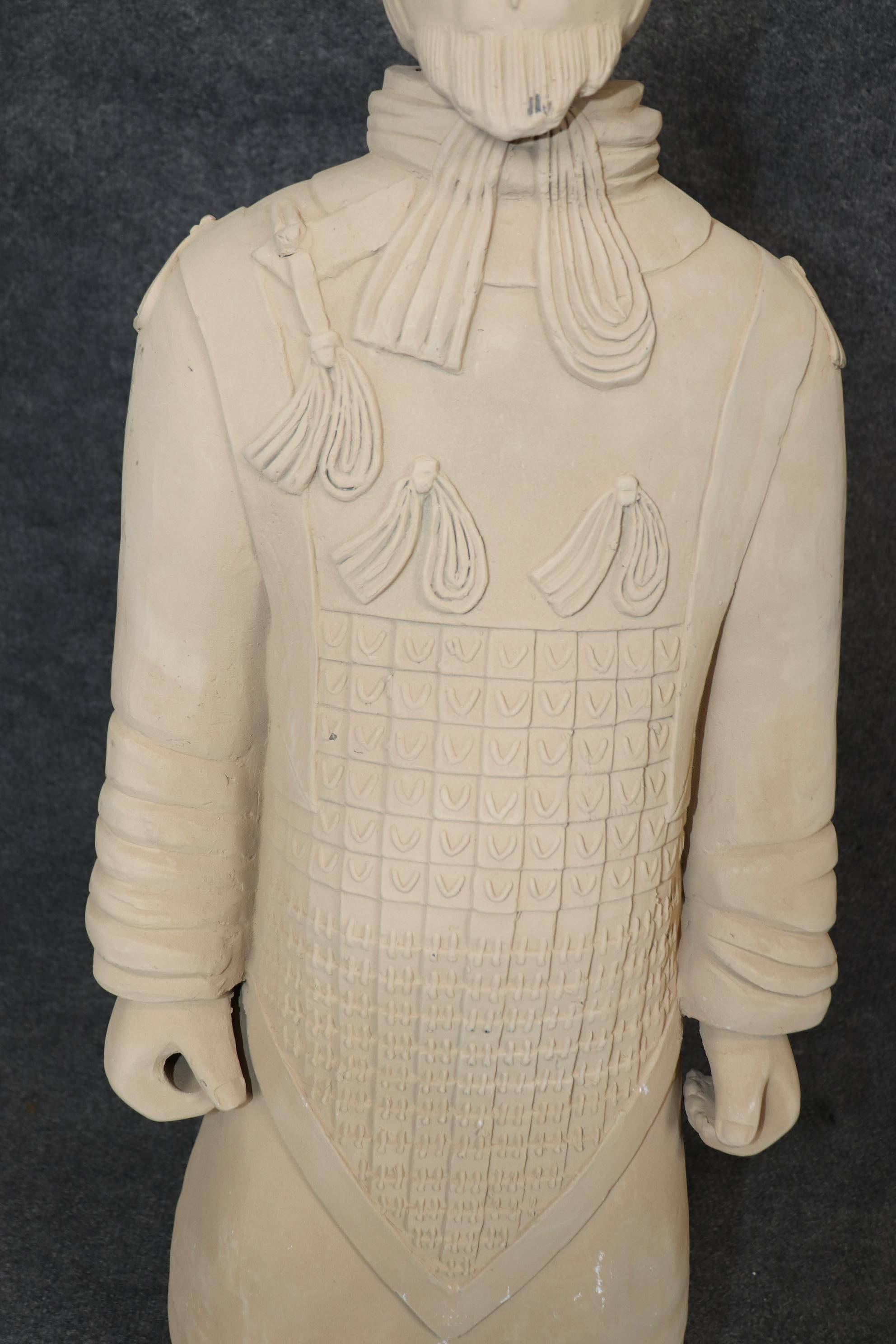 Coppia di sculture di guerrieri cinesi in terracotta Qin Shi Repliche in vendita 4