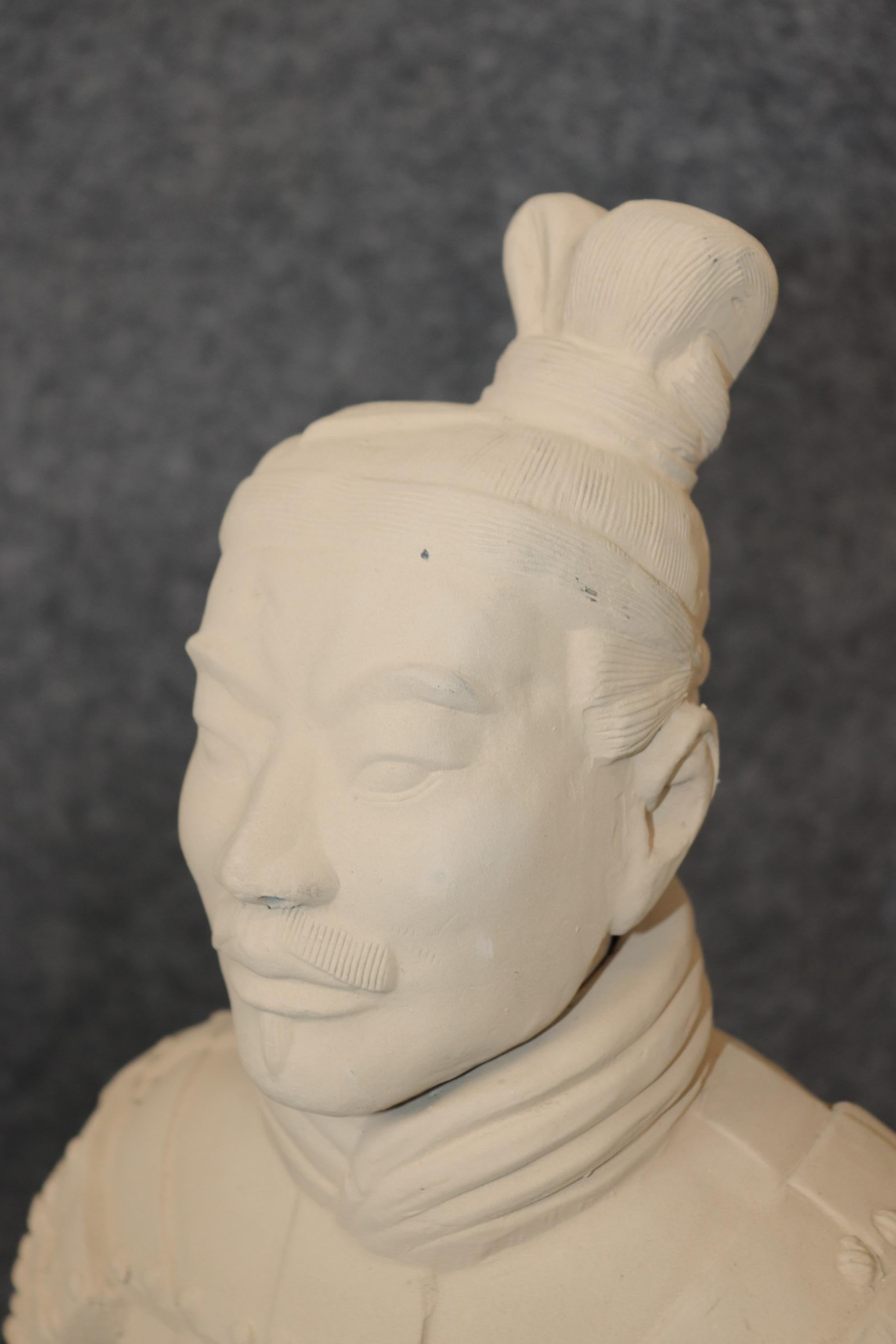 Coppia di sculture di guerrieri cinesi in terracotta Qin Shi Repliche in vendita 7
