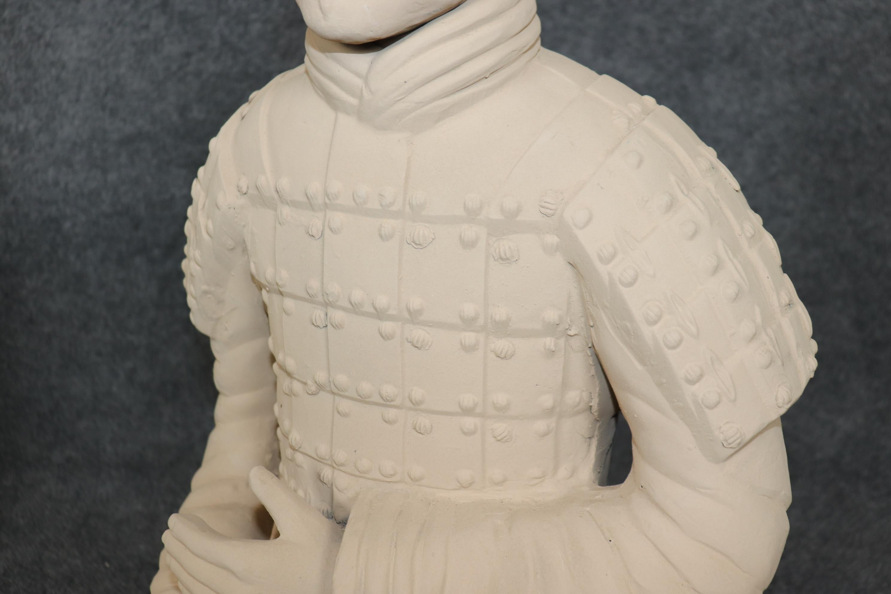 Coppia di sculture di guerrieri cinesi in terracotta Qin Shi Repliche in vendita 8