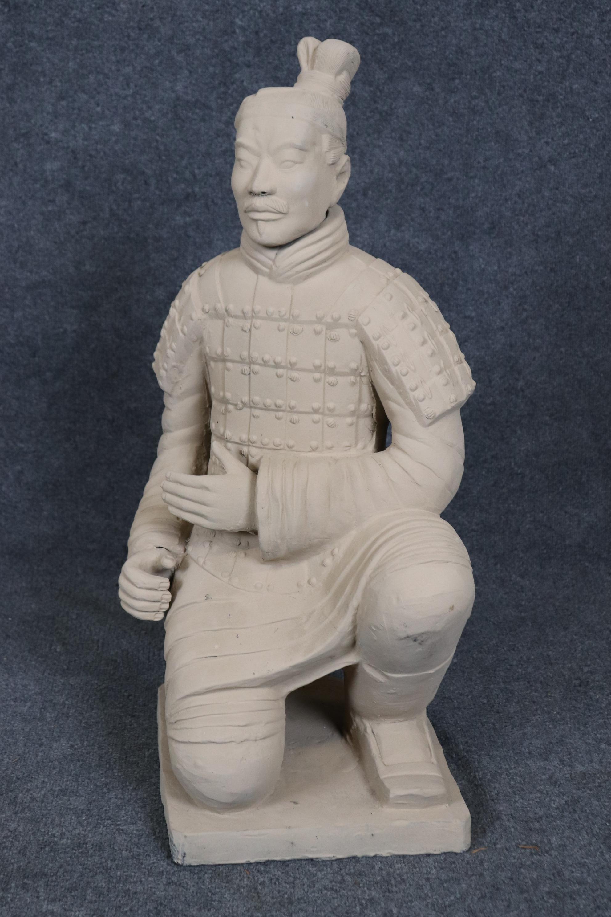 Metà XX secolo Coppia di sculture di guerrieri cinesi in terracotta Qin Shi Repliche in vendita