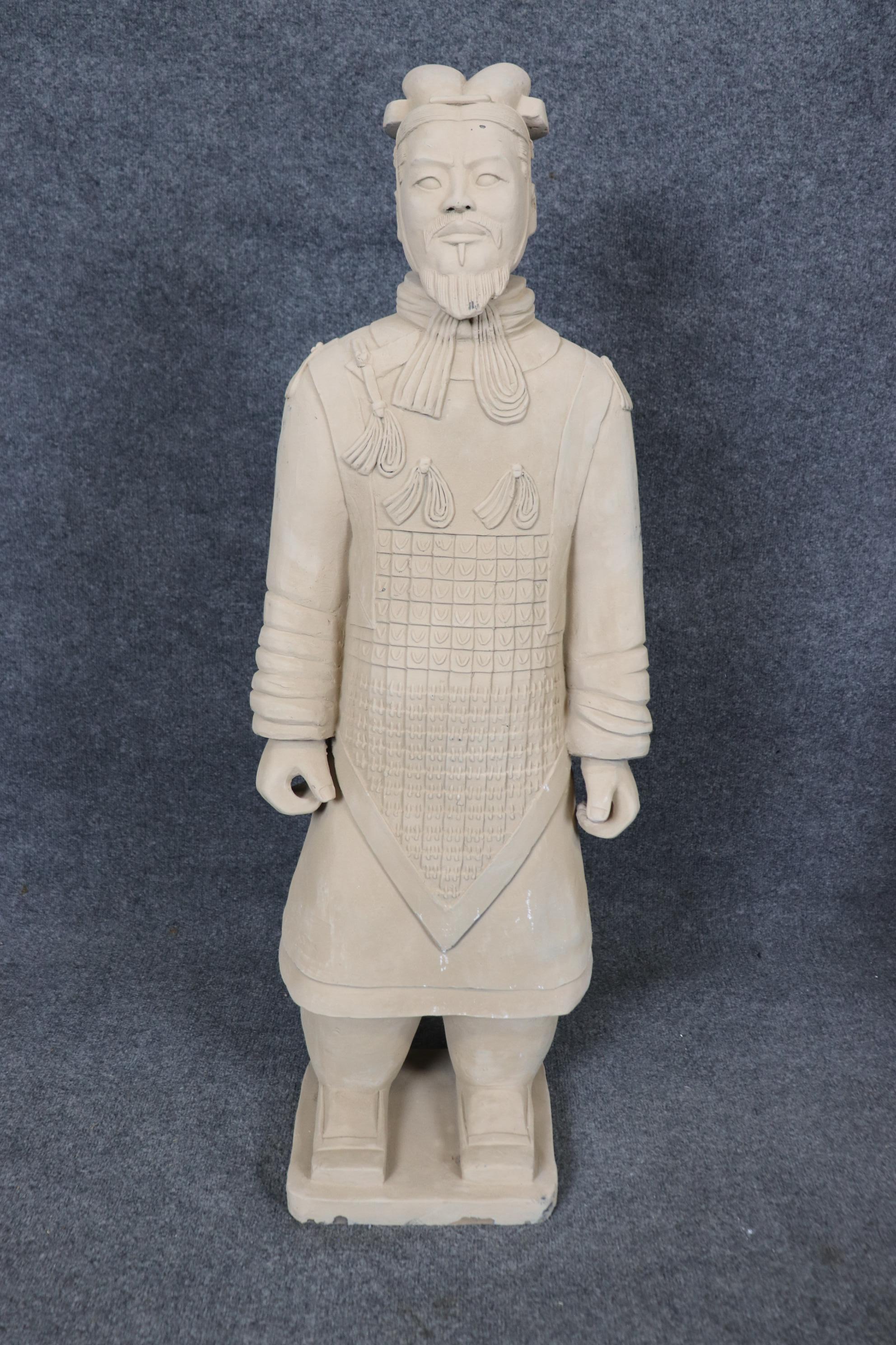 Terracotta Coppia di sculture di guerrieri cinesi in terracotta Qin Shi Repliche in vendita