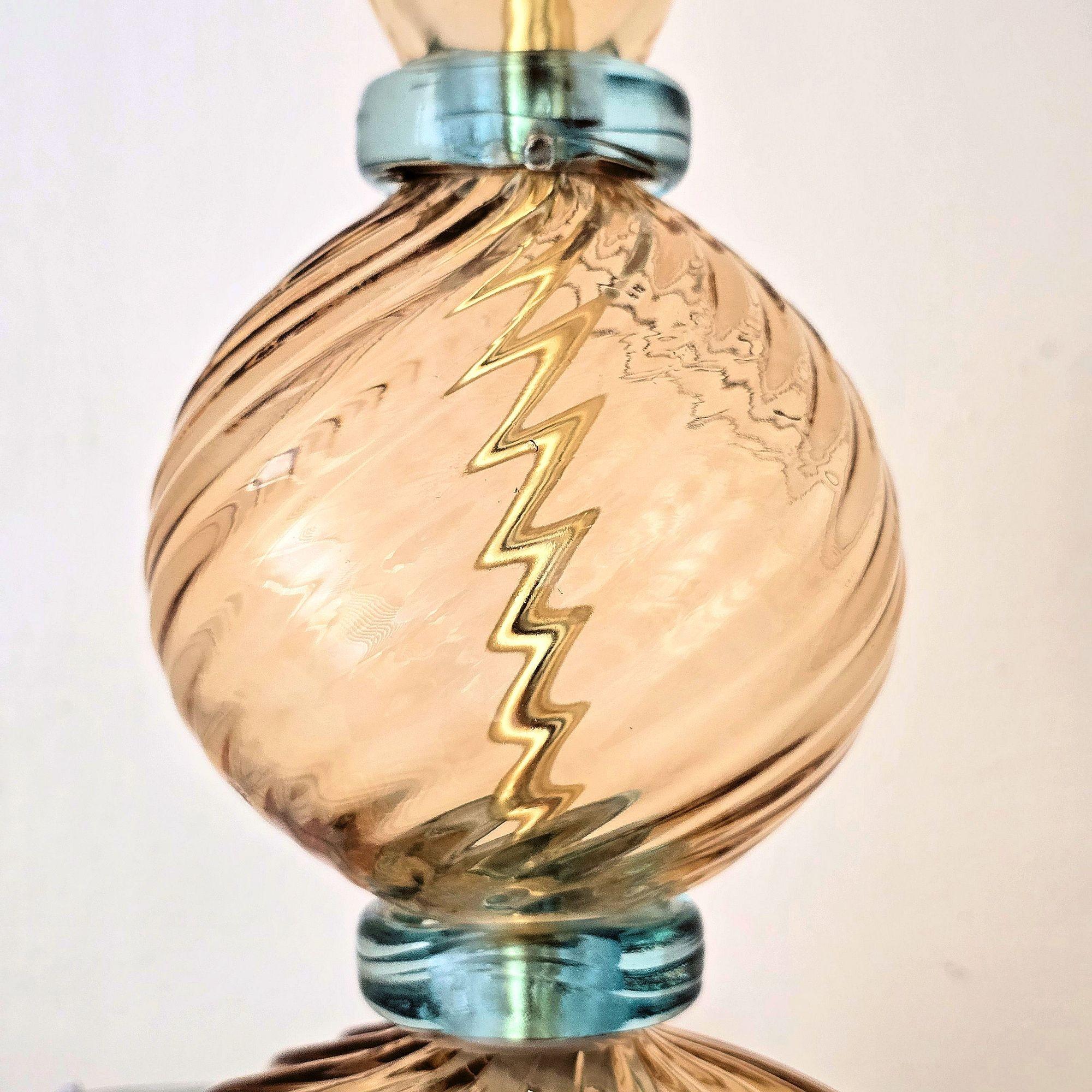 Coppia di lampade in terracotta e vetro blu di Murano in vendita 3