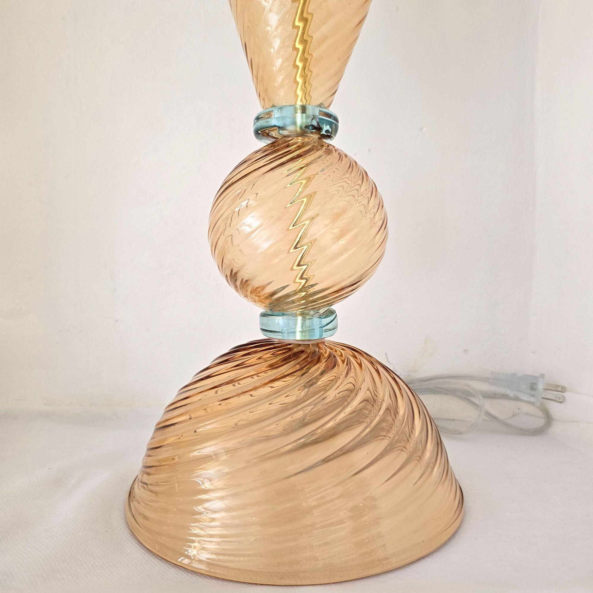 Fine XX secolo Coppia di lampade in terracotta e vetro blu di Murano in vendita