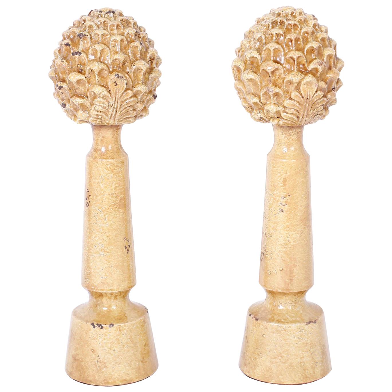 Pareja de guarniciones de alcachofas de terracota