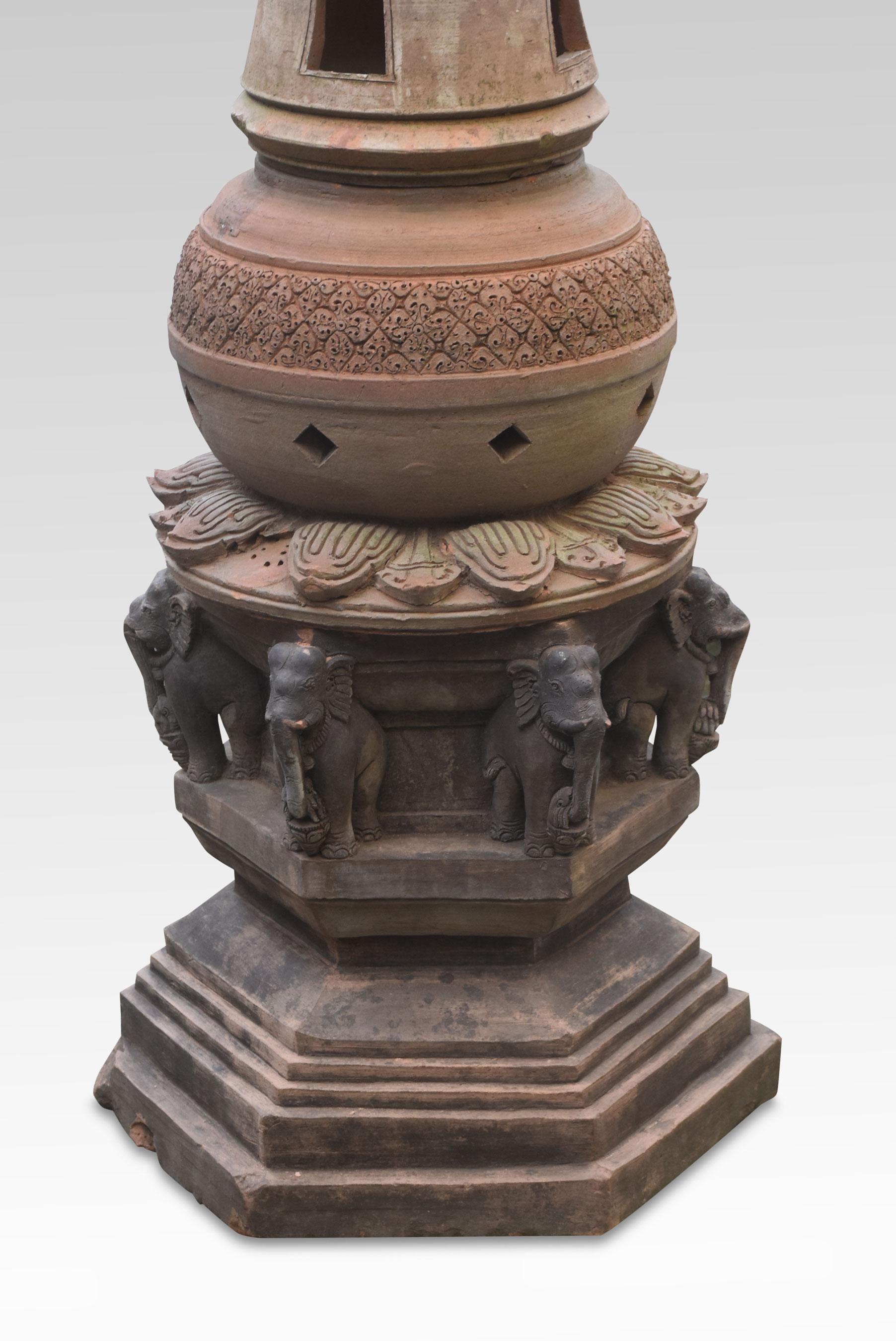 Pareja de faroles de terracota siglo XX en venta