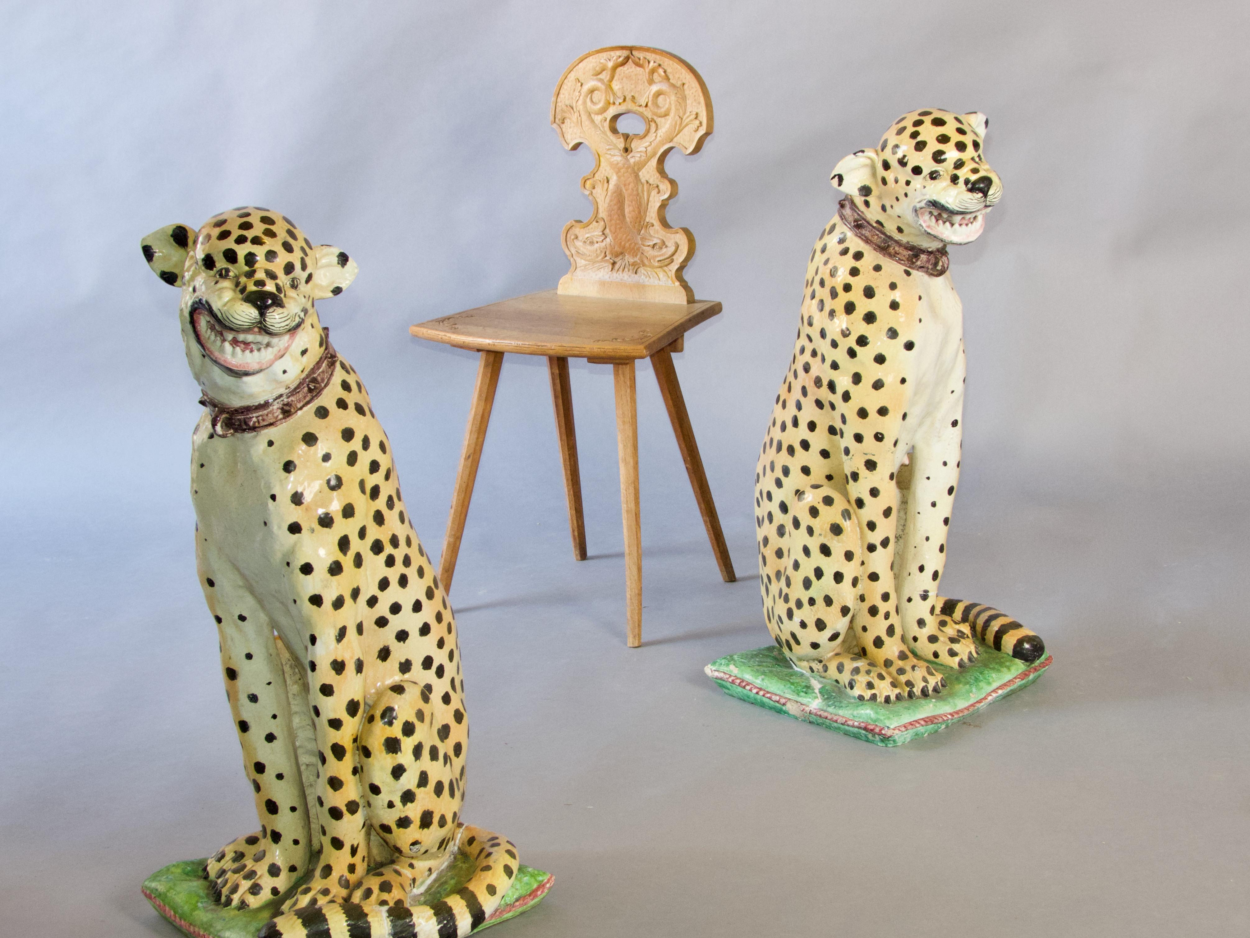 Pareja de esculturas de leopardo de terracota en venta 4