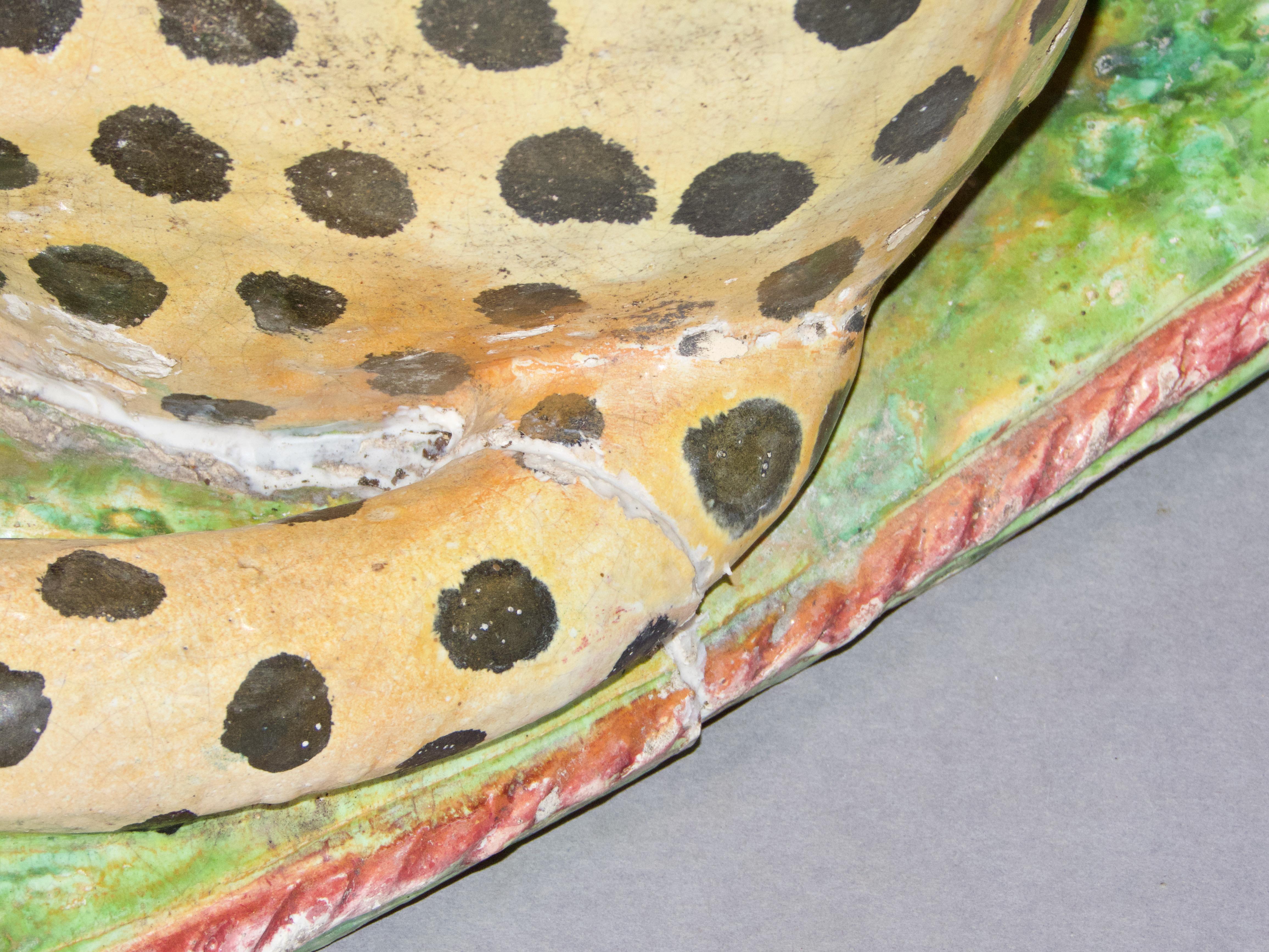 Pareja de esculturas de leopardo de terracota Terracota en venta