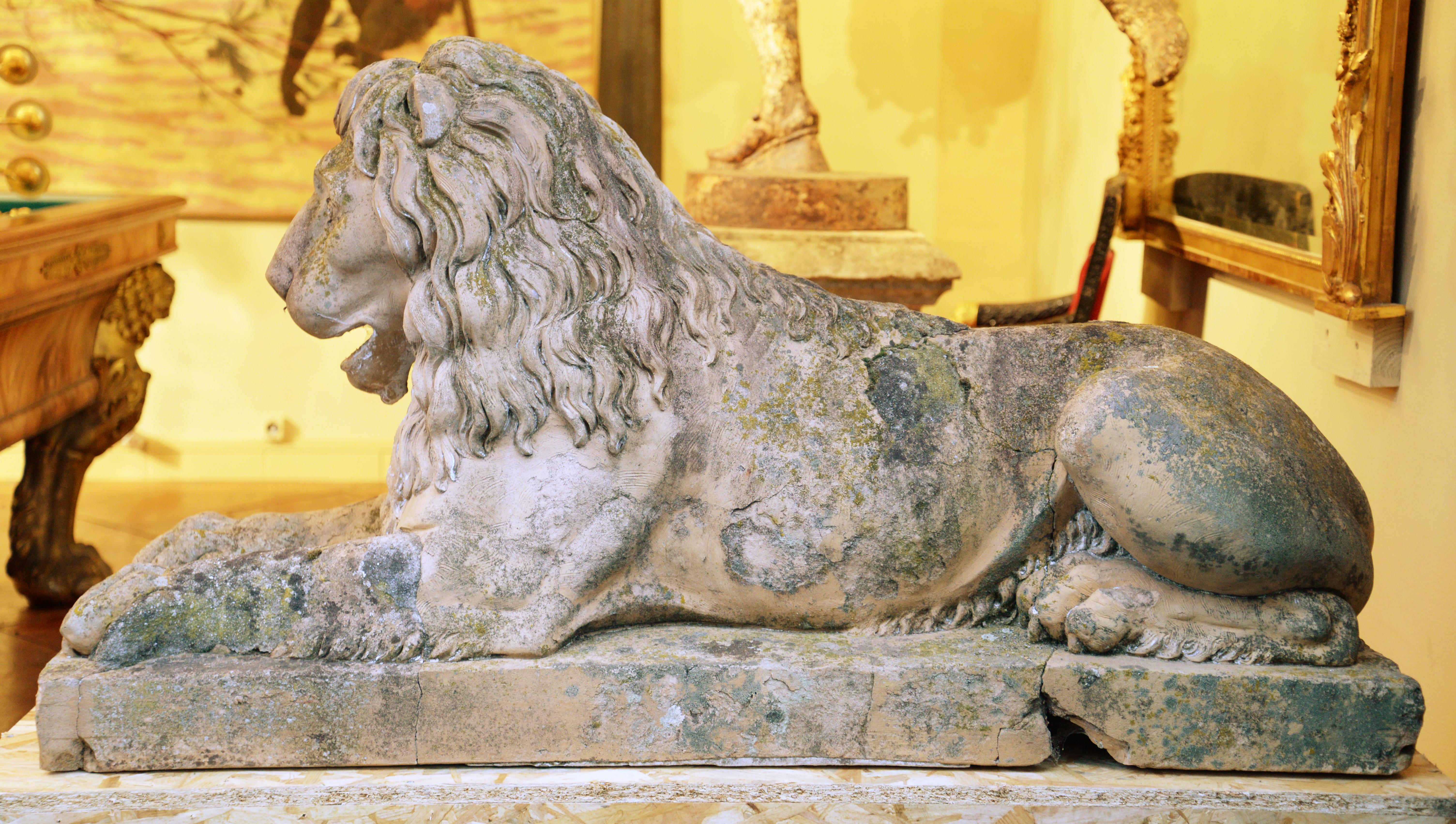 Pair of Terracotta Lion Statues, 18th Century For Sale 5