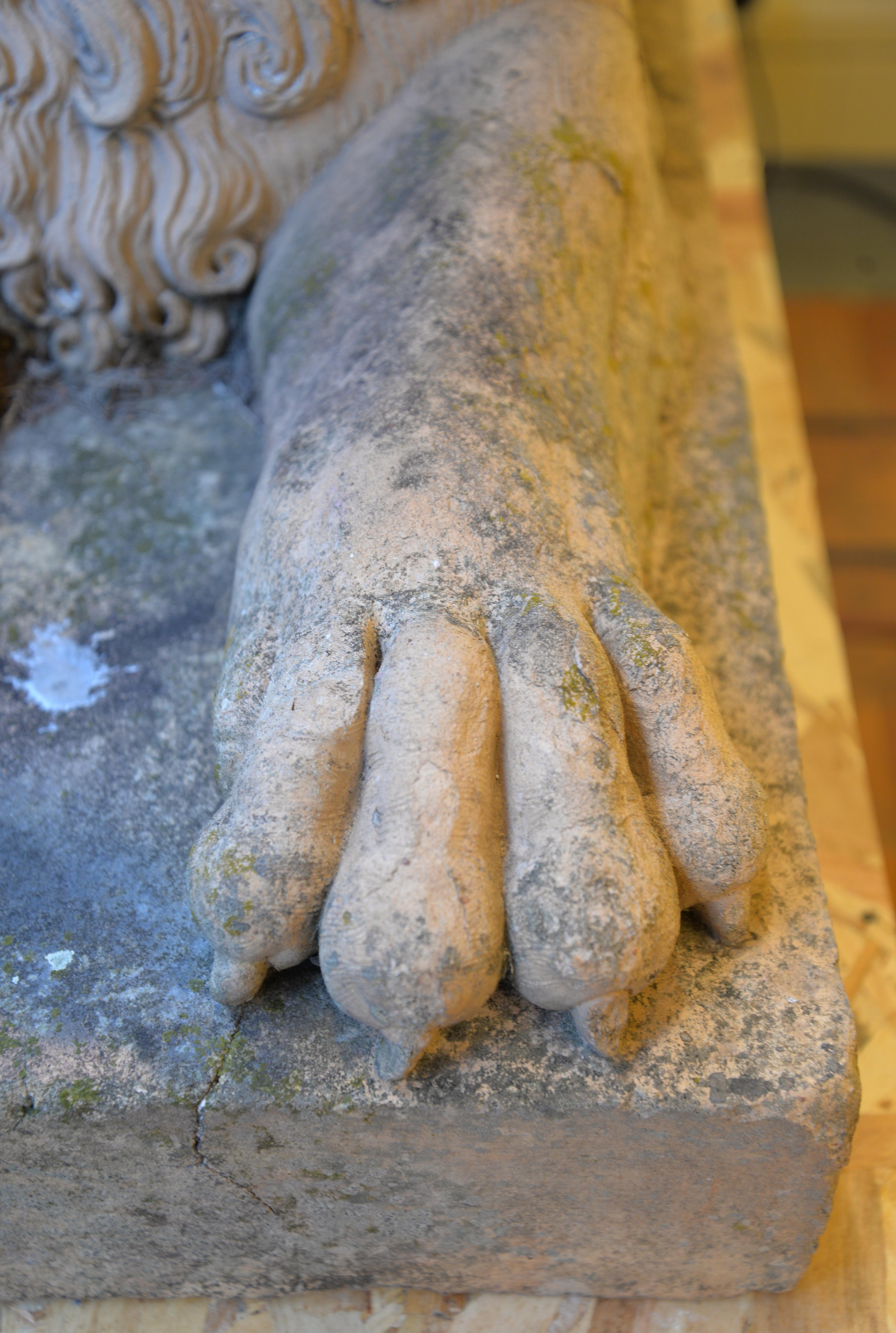 Paire de statues de lion en terre cuite, 18ème siècle Bon état - En vente à SAINT-OUEN-SUR-SEINE, FR