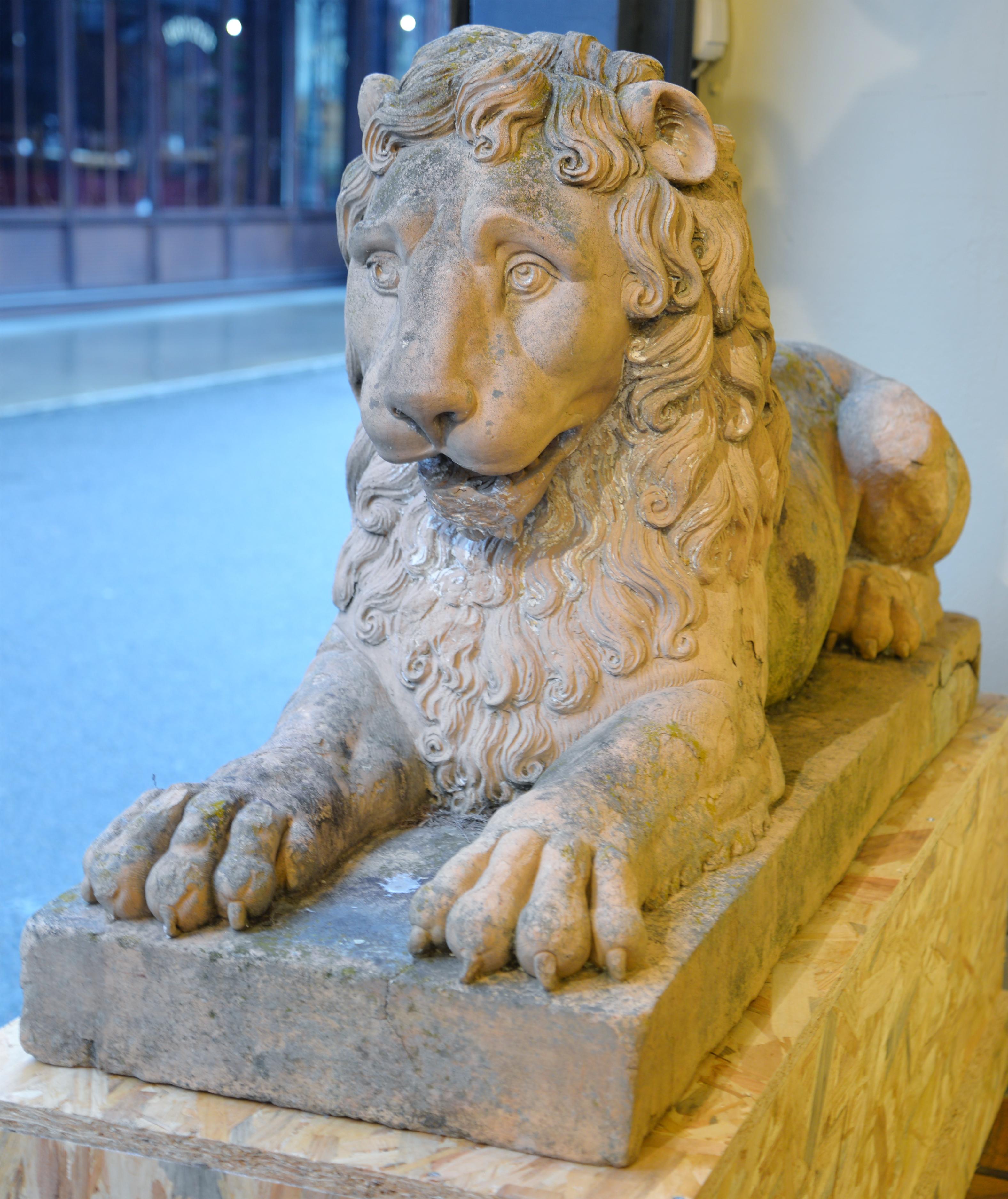 Pair of Terracotta Lion Statues, 18th Century For Sale 1