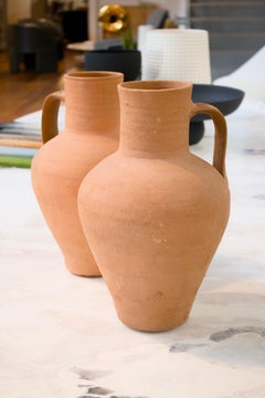 Coppia di brocche in terracotta, diametro 9 pollici, altezza 15 pollici