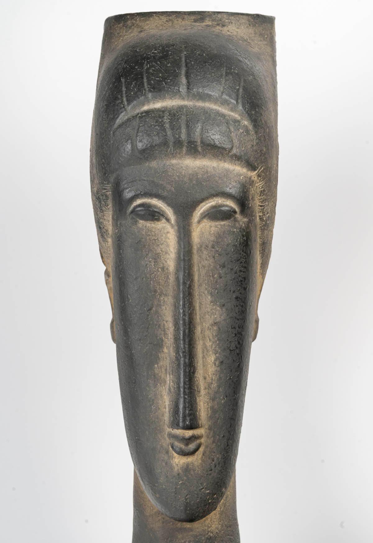 Coppia di sculture in terracotta in stile Modigliani, XX secolo.


Coppia di sculture in terracotta raffiguranti un volto di donna nello stile di Modigliani, XX secolo.
H: 58 cm, L: 14 cm, P: 16 cm