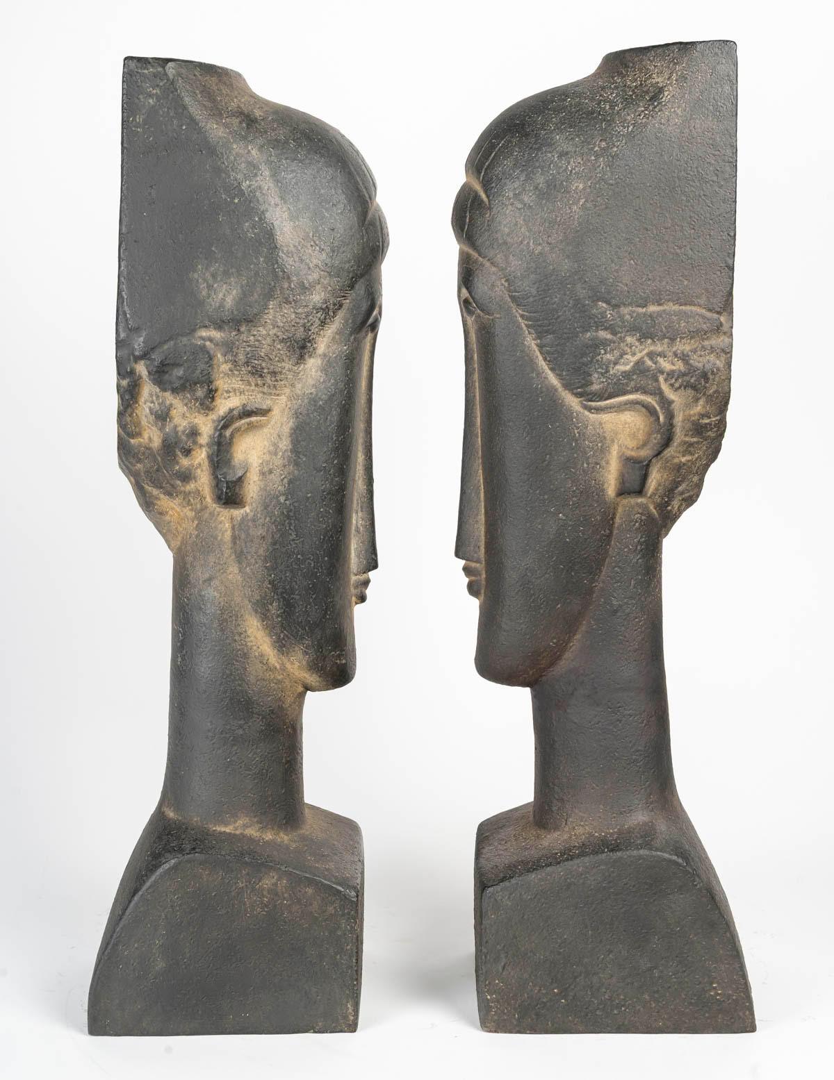 Coppia di sculture in terracotta in stile Modigliani, XX secolo. In condizioni buone in vendita a Saint-Ouen, FR